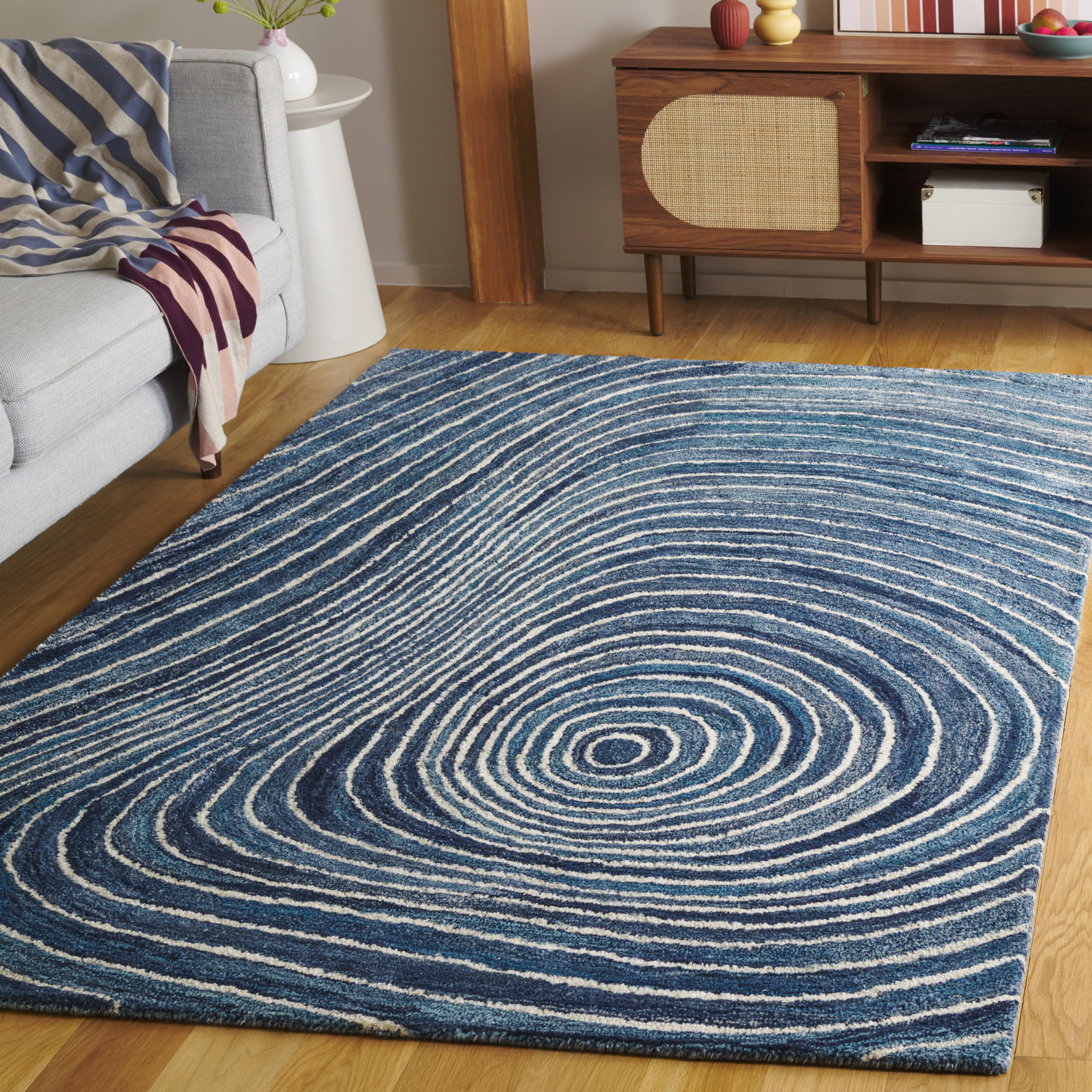 Safavieh Abstract Collection Area Rug - 6' x 9', Blue & Ivory, Handmade, Ideal for Living Room, Bedroom, Dining Room (ABT154M-6)