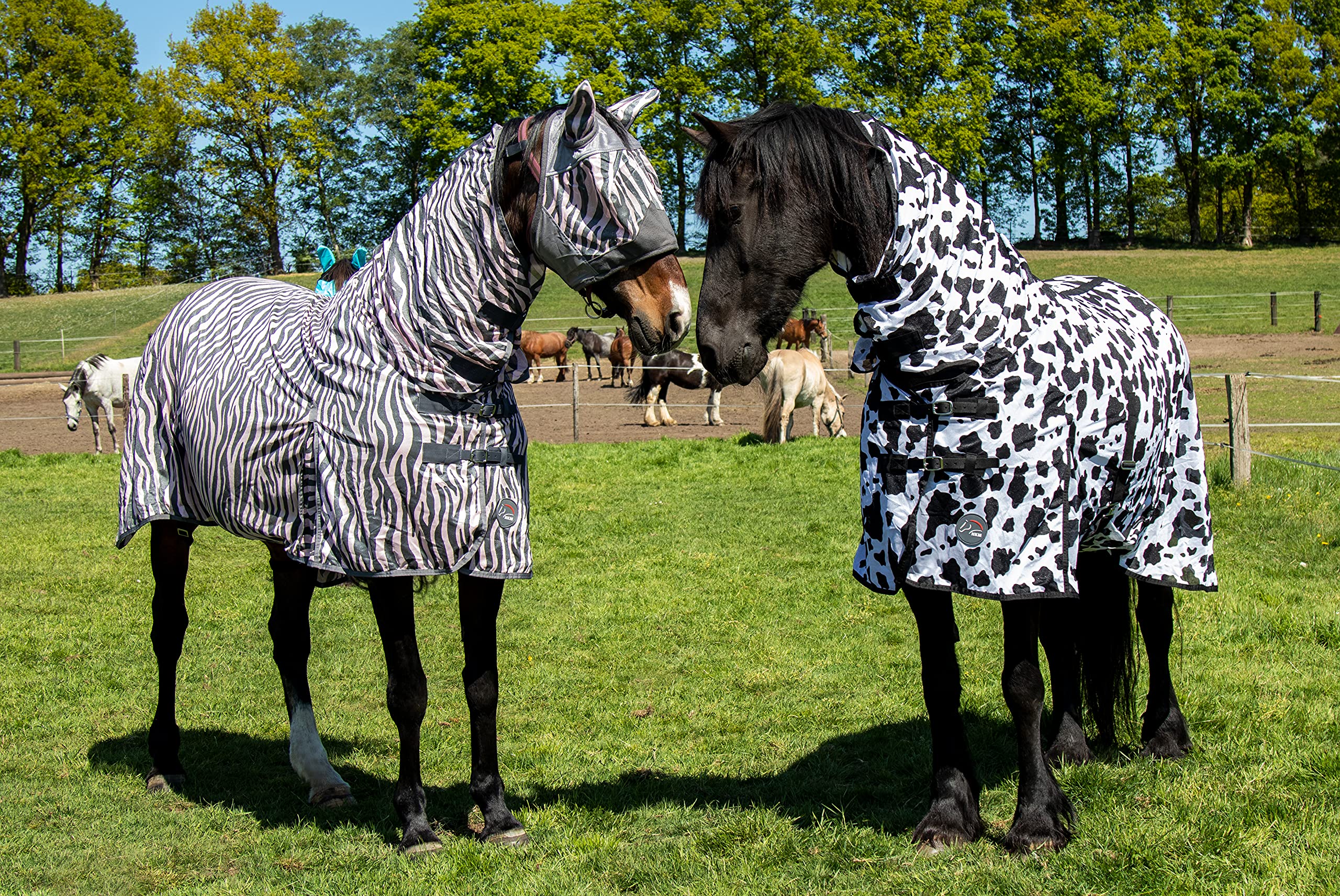 HKM 12449 Kołdra na muchy z częścią na szyję Cow, kocyk wierzbowy stajnia 135 cm czarny, biały