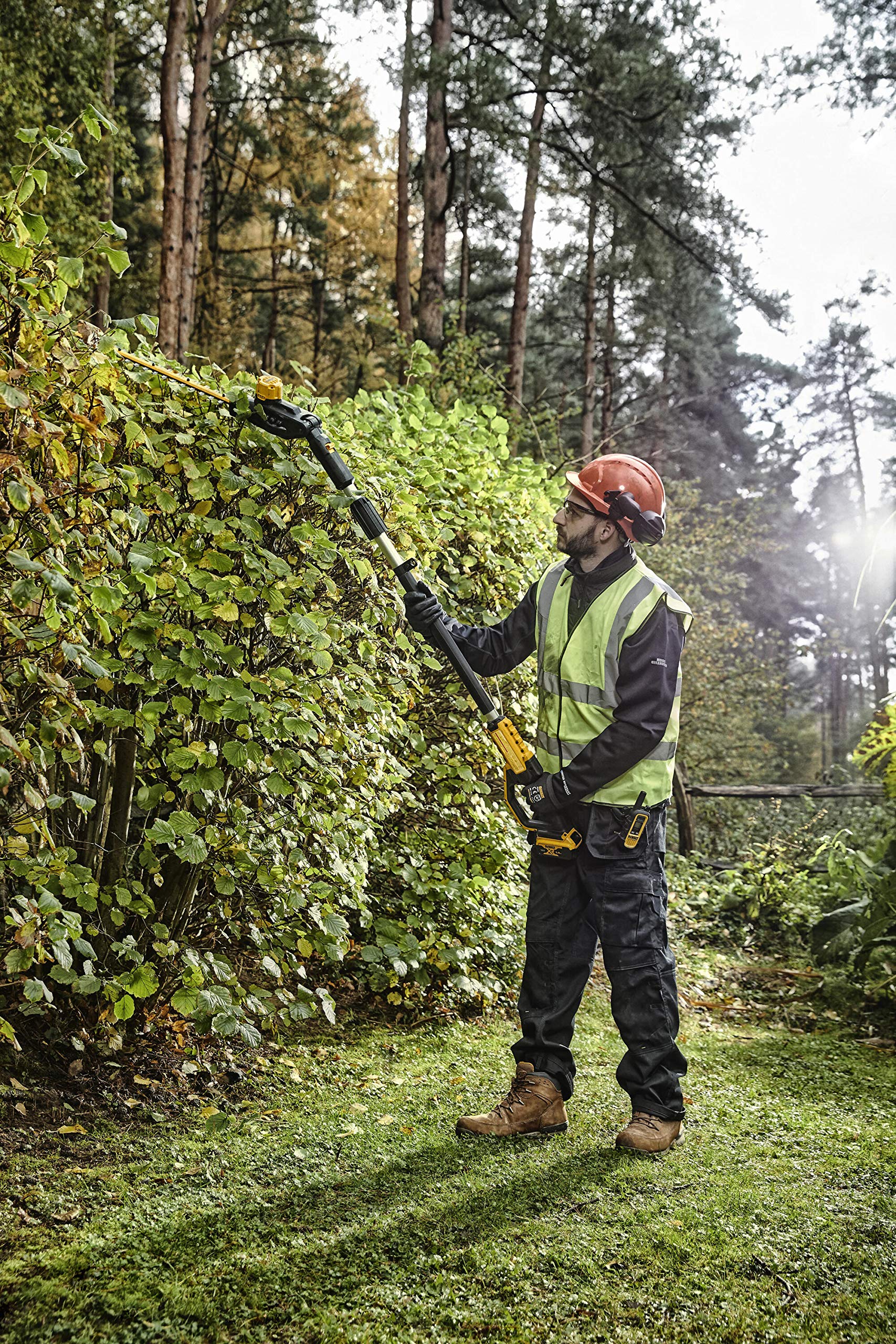 DEWALT - XR 18V bürstenlose Stabheckenschere mit Akku - Schnittleistung 25 mm - Geschwindigkeit 2800 cps/min - Schnittleistung 75min/Ladung - DCMPH566P1-QW