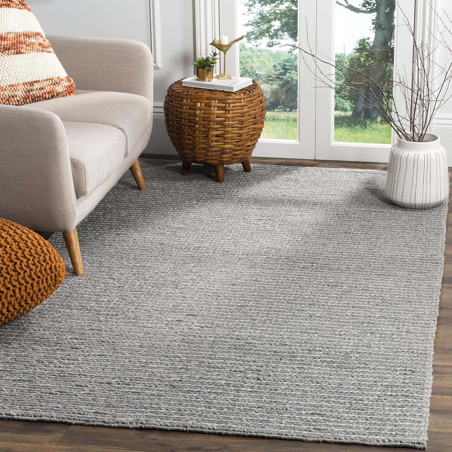 SAFAVIEH Natura Collection Area Rug - 4' Square, Steel, Handmade Wool & Viscose, Ideal for High Traffic Areas in Living Room, Bedroom (NAT311B)