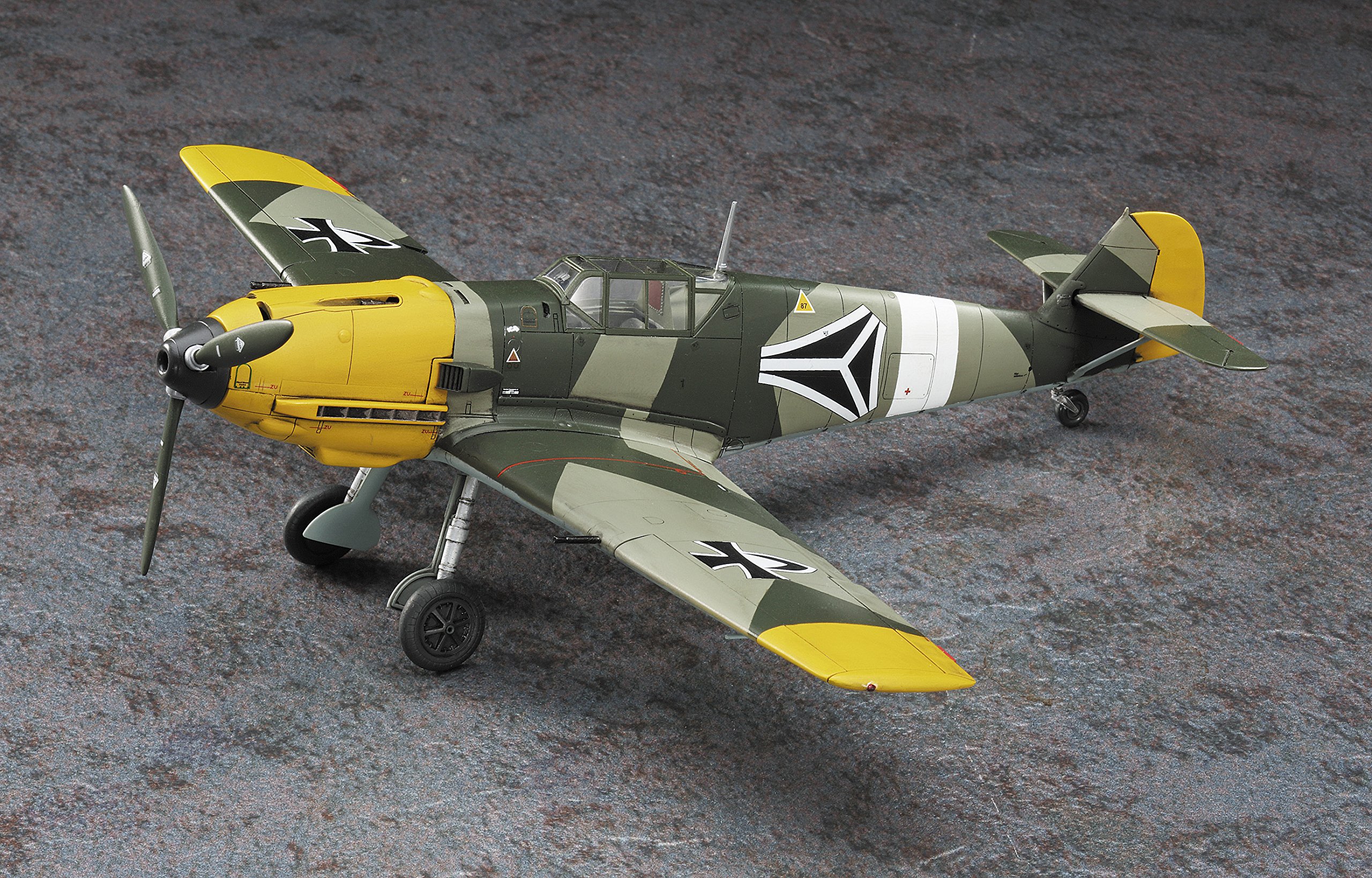 プラモデル完成機　1/48　メッサーシュミットBf109E-4 Amazon | ハセガワ クリエーターワークスシリーズ 終末のイゼッタ