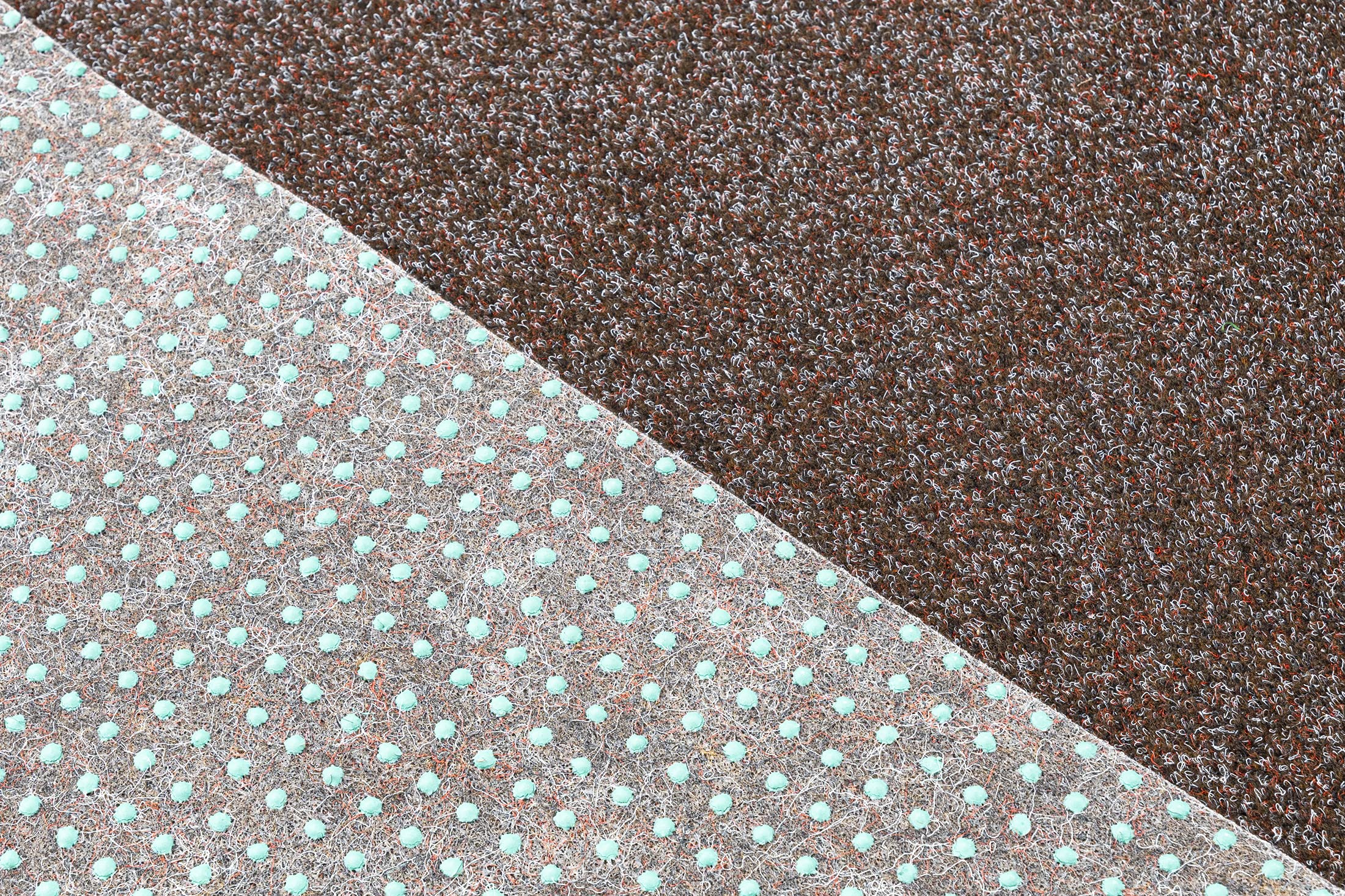 Carpeto Rugs Erba Sintetica per Esterno Drenante con Protuberanze - Prato Sintetico da Esterno Drenante - Tappeto Erba Sintetica per Esterno Rotolo - Marrone - 300 x 400 cm