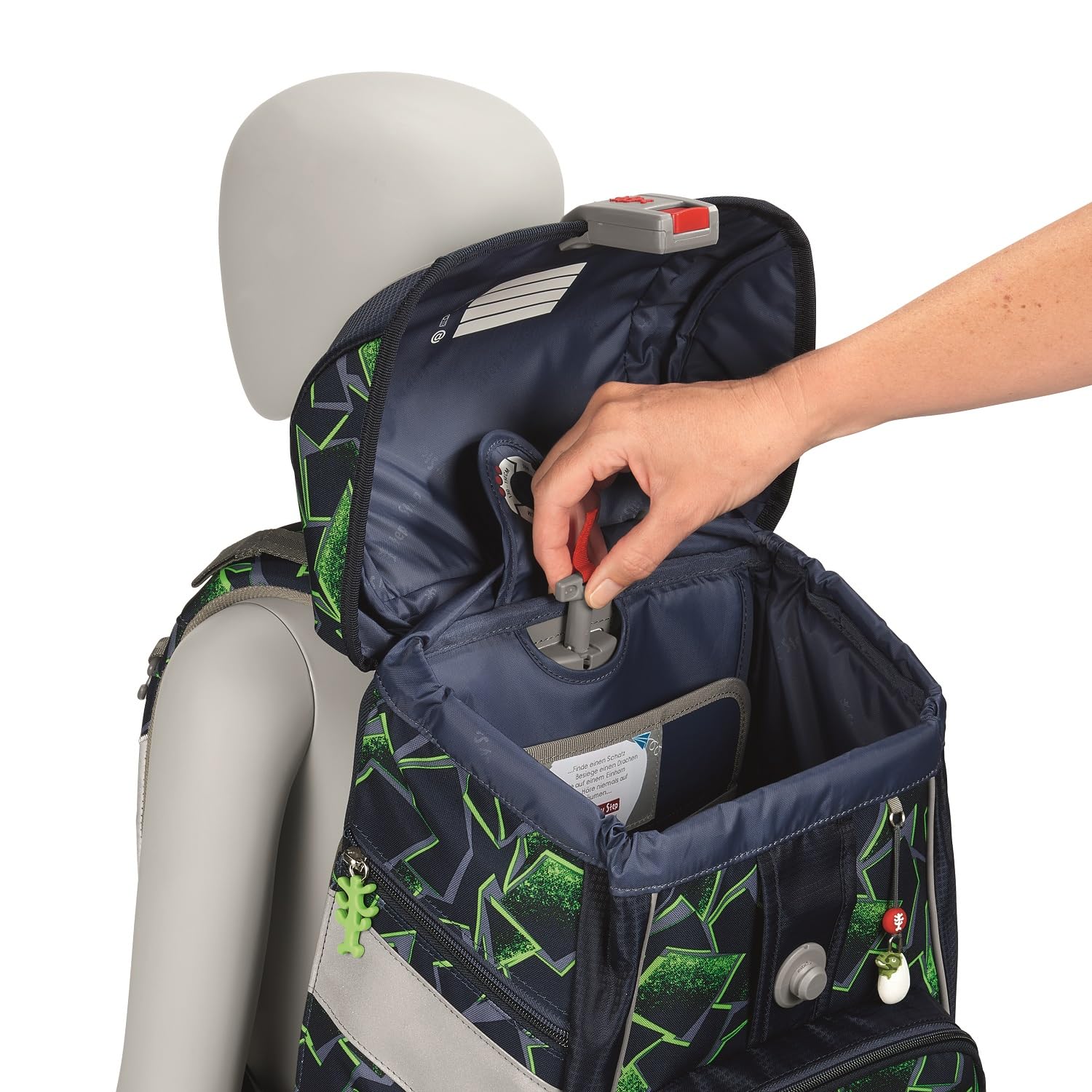Step by Step Schulranzen-Set 2IN1 Plus „Wild T-Rex Taro“ 7-teilig, inkl. Edelstahl Isolierflasche, höhenverstellbar mit Hüftgurt, für die Grundschule, ab der 1. Klasse, 19L, grün-schwarz, Dino-Design