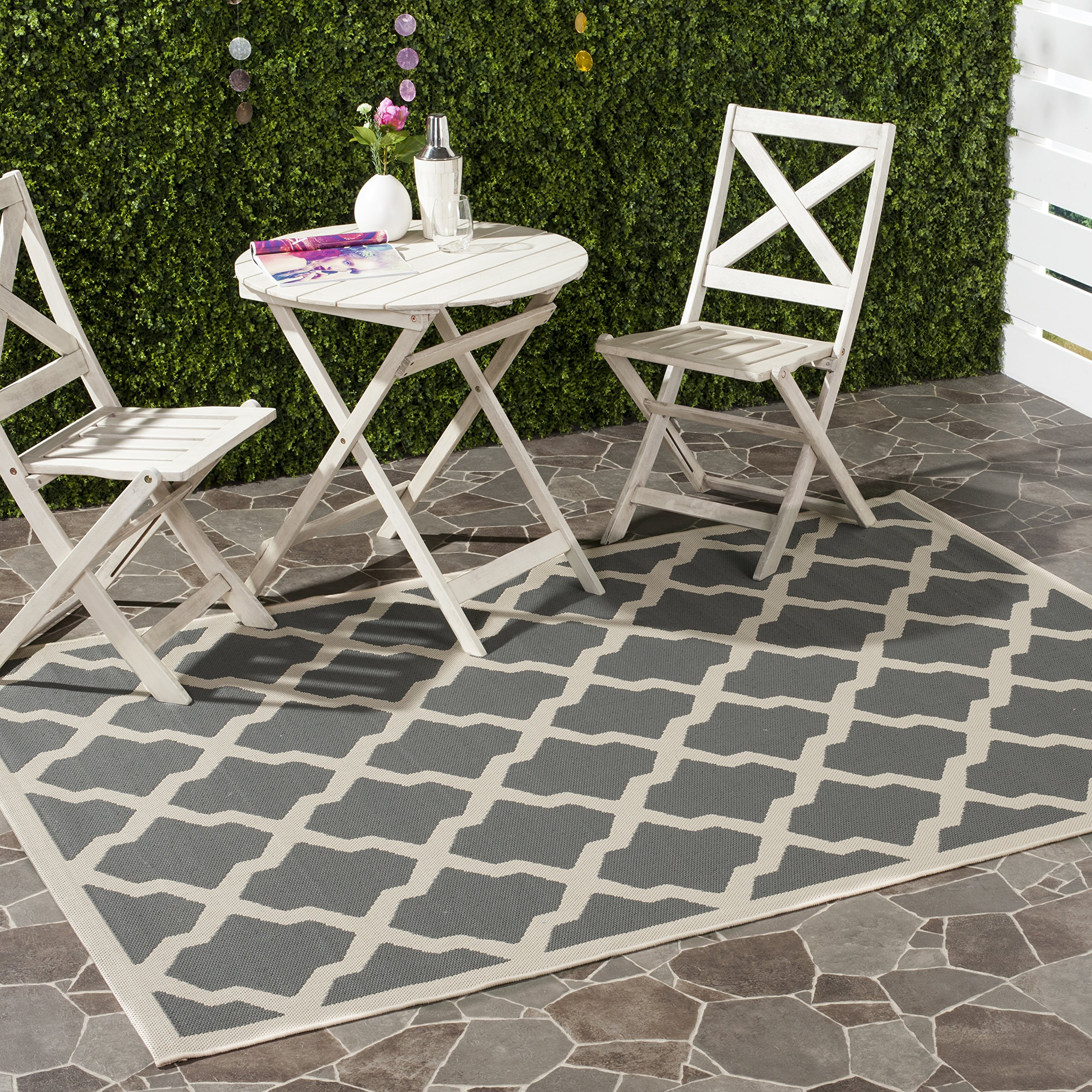 SAFAVIEH Tapis Géométrique pour - Imperméable à l'eau - Intérieur et extérieur - Courtyard Collection, Tapis à Poil Court, Anthracite et Beige, 122 X 170 cm