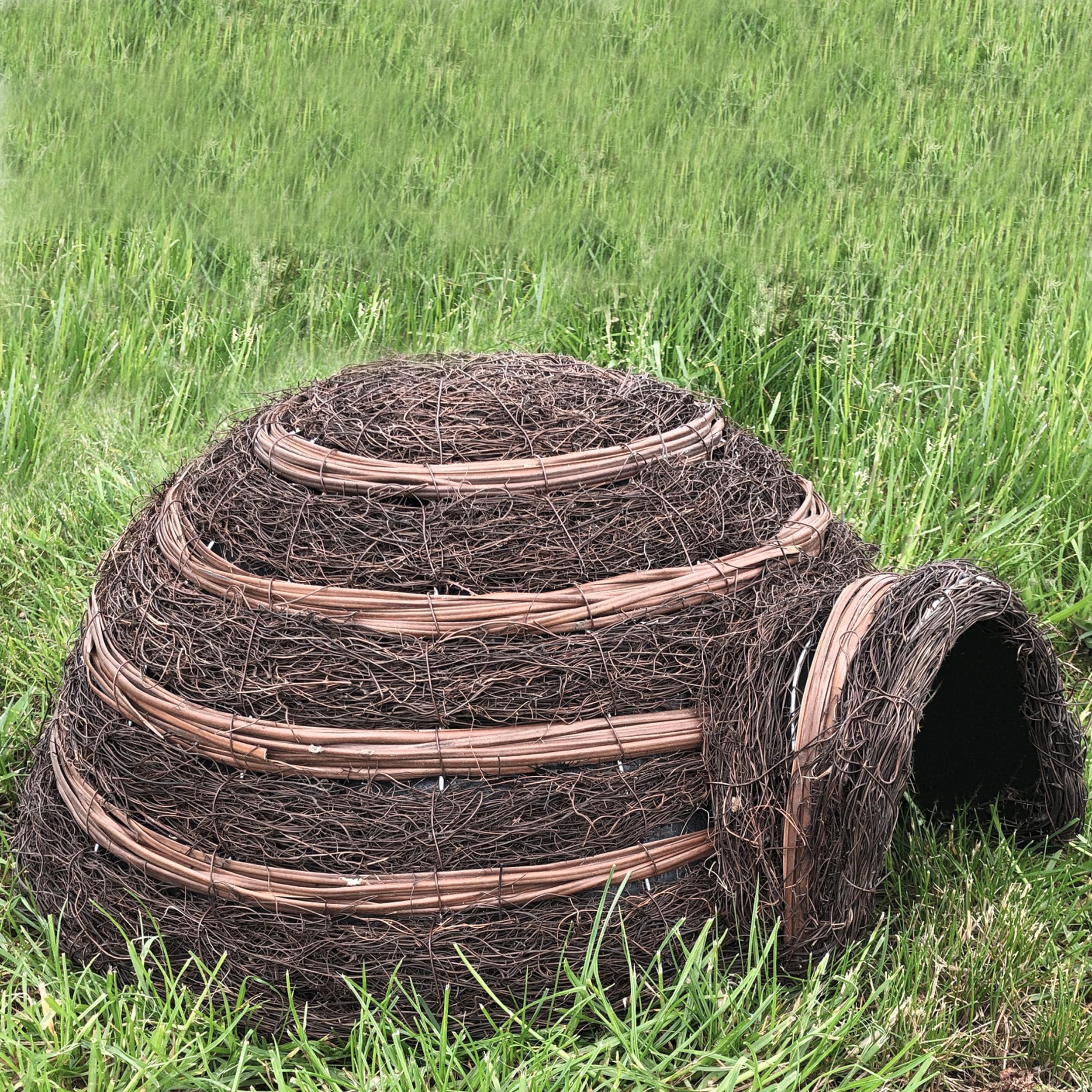 HABAU Igelhaus Kuppel, aus Weide mit Metallrahmen