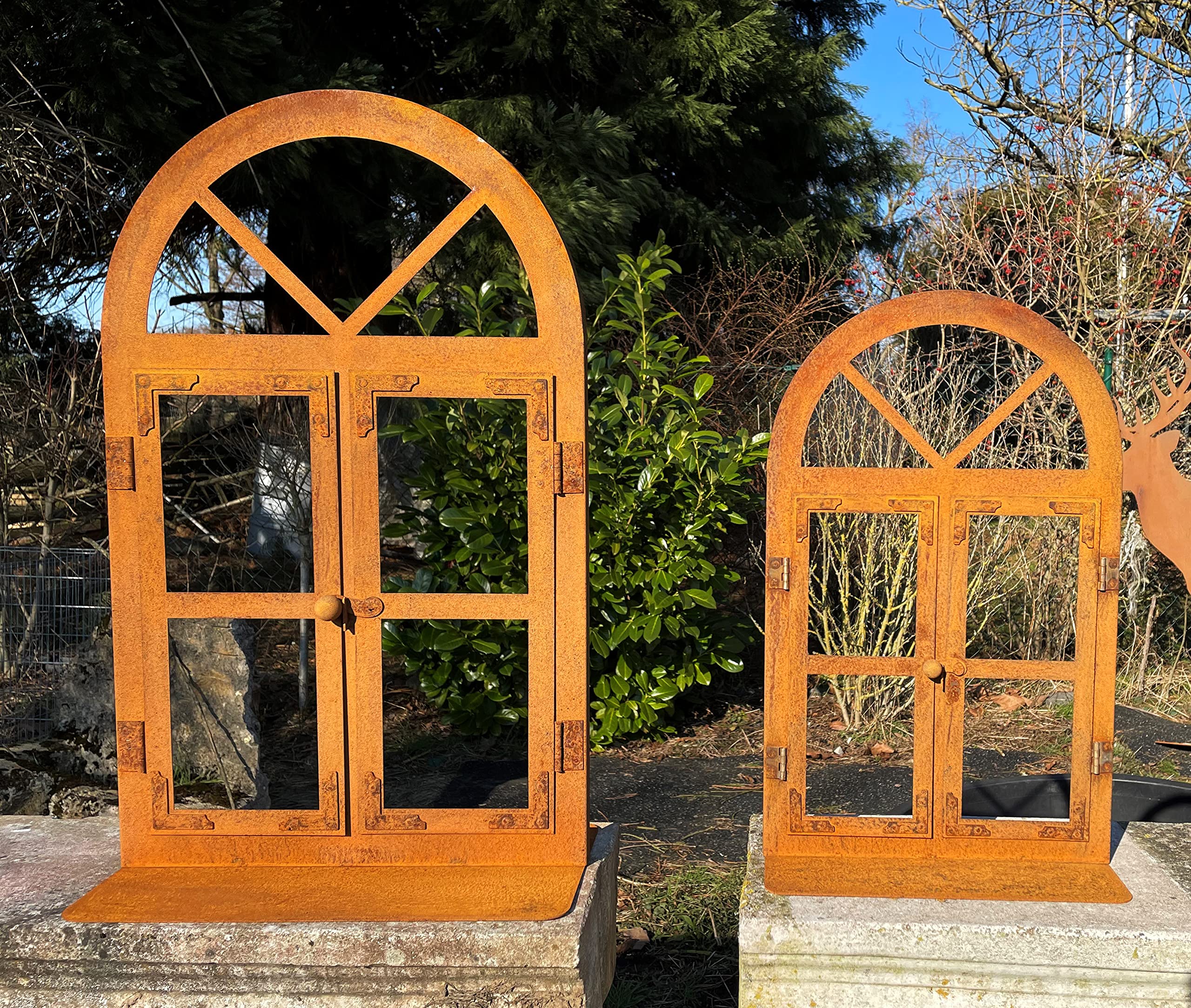 STEINFIGURENWELT GIEBEN Deko Rundbogen Fenster 60 cm hoch zum Öffnen auf Platte Sprossen Rost Edelrost Gartendeko Wetterfest Fensterrahmen Metallfenster