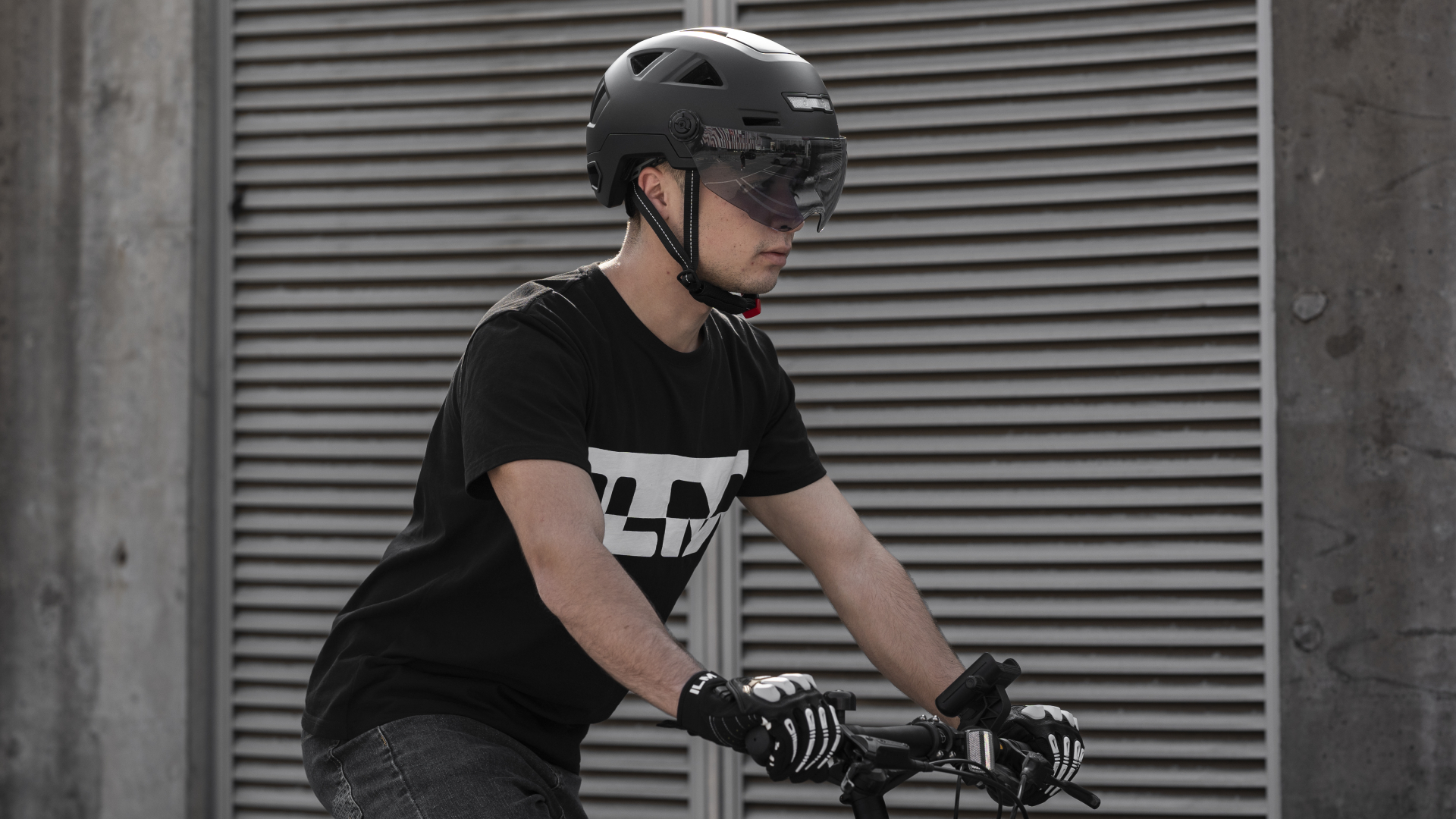 Amazon | ILM 自転車 ヘルメット 大人 スマートセンサーライト付き CE