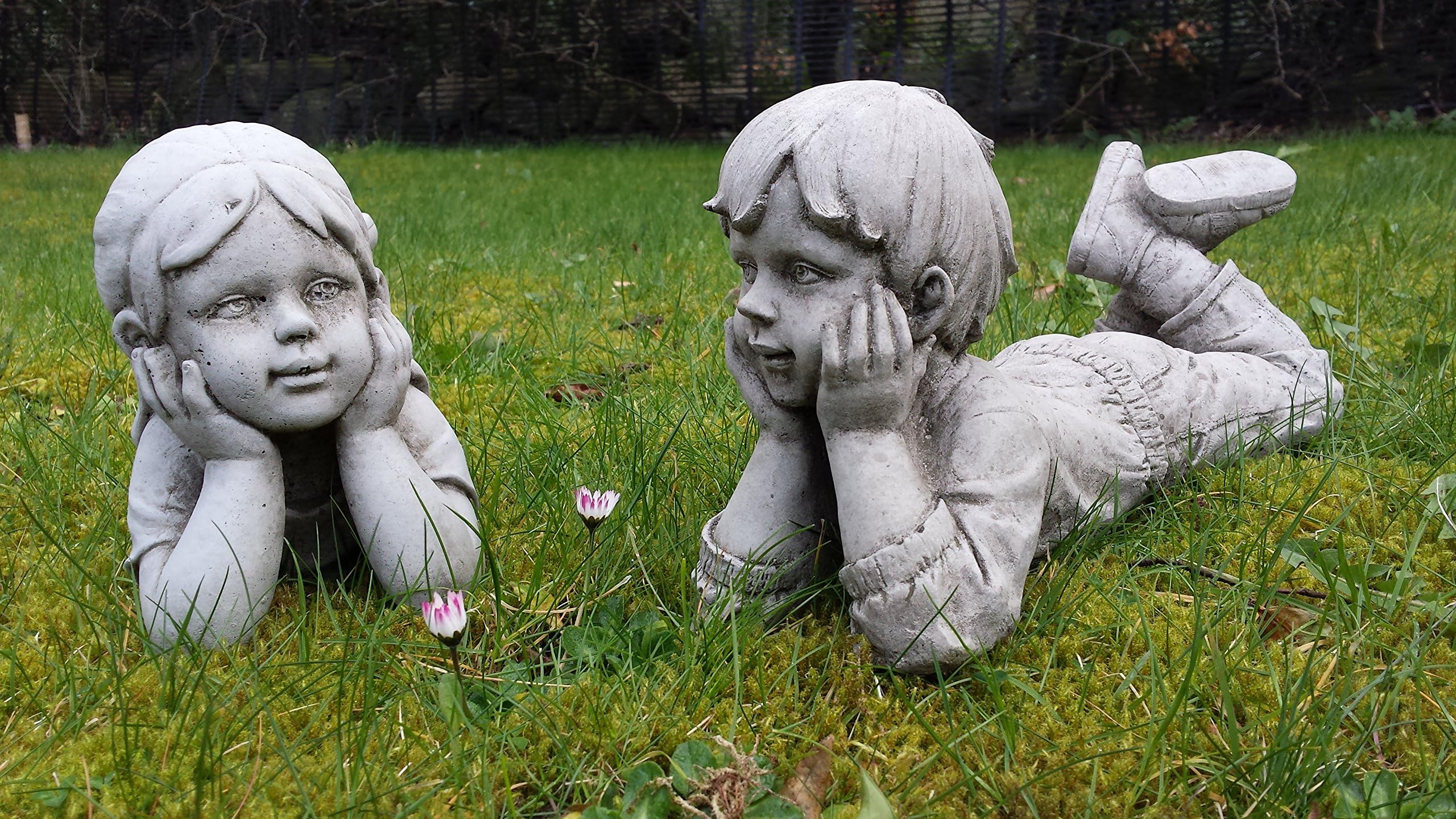 ONEFOLD - CHILD BOY AND GIRL/DETAILED CAST STONE GARDEN ORNAMENT/STATUE/SCULPTURE/PLANTER
