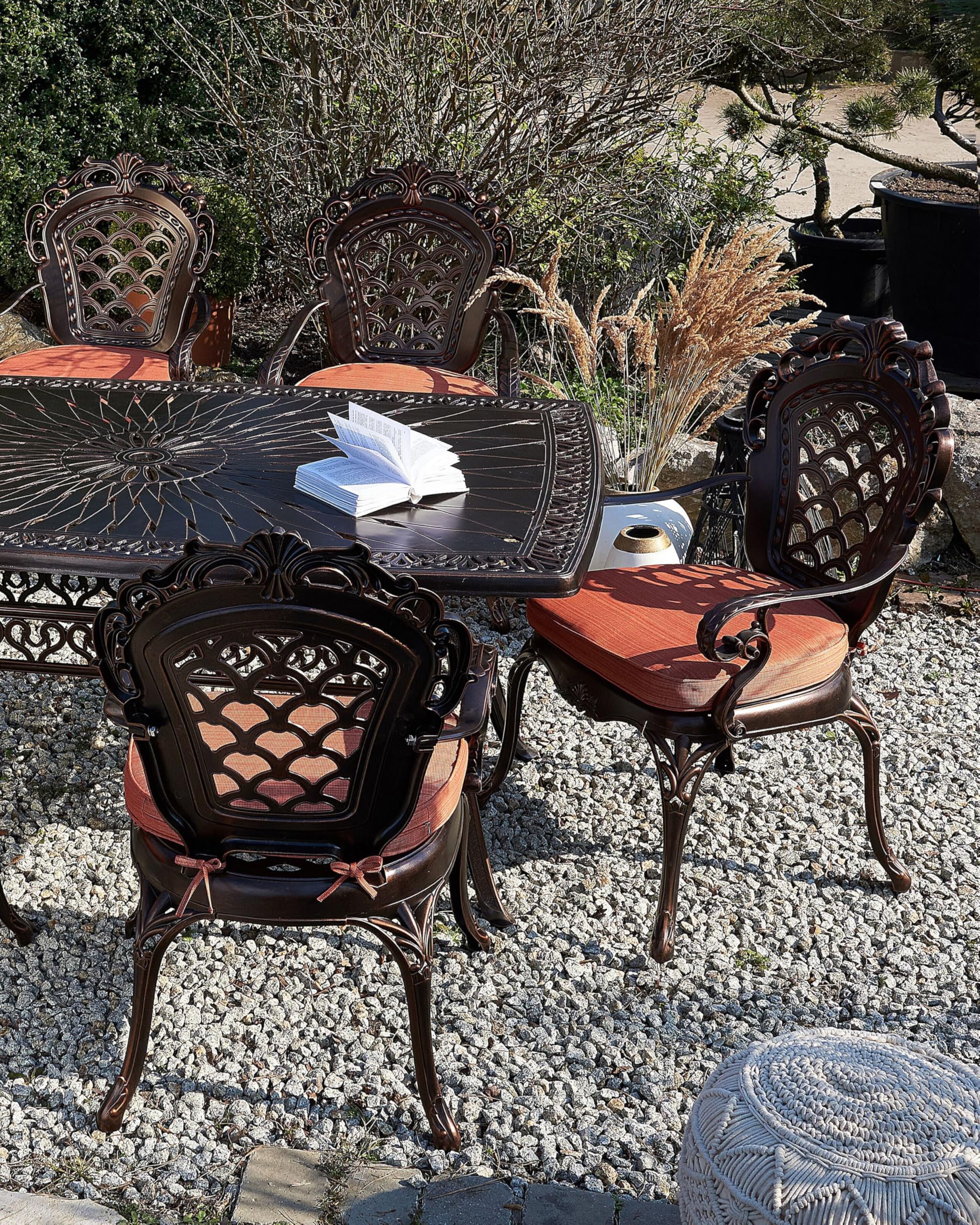 Lot 2 CHaises de Jardin en Aluminium Effet Métal Vieilli Marron Cuivré avec Accoudoirs et Dossier Décoratifs pour Jardin ou Terrasse Classique Beliani