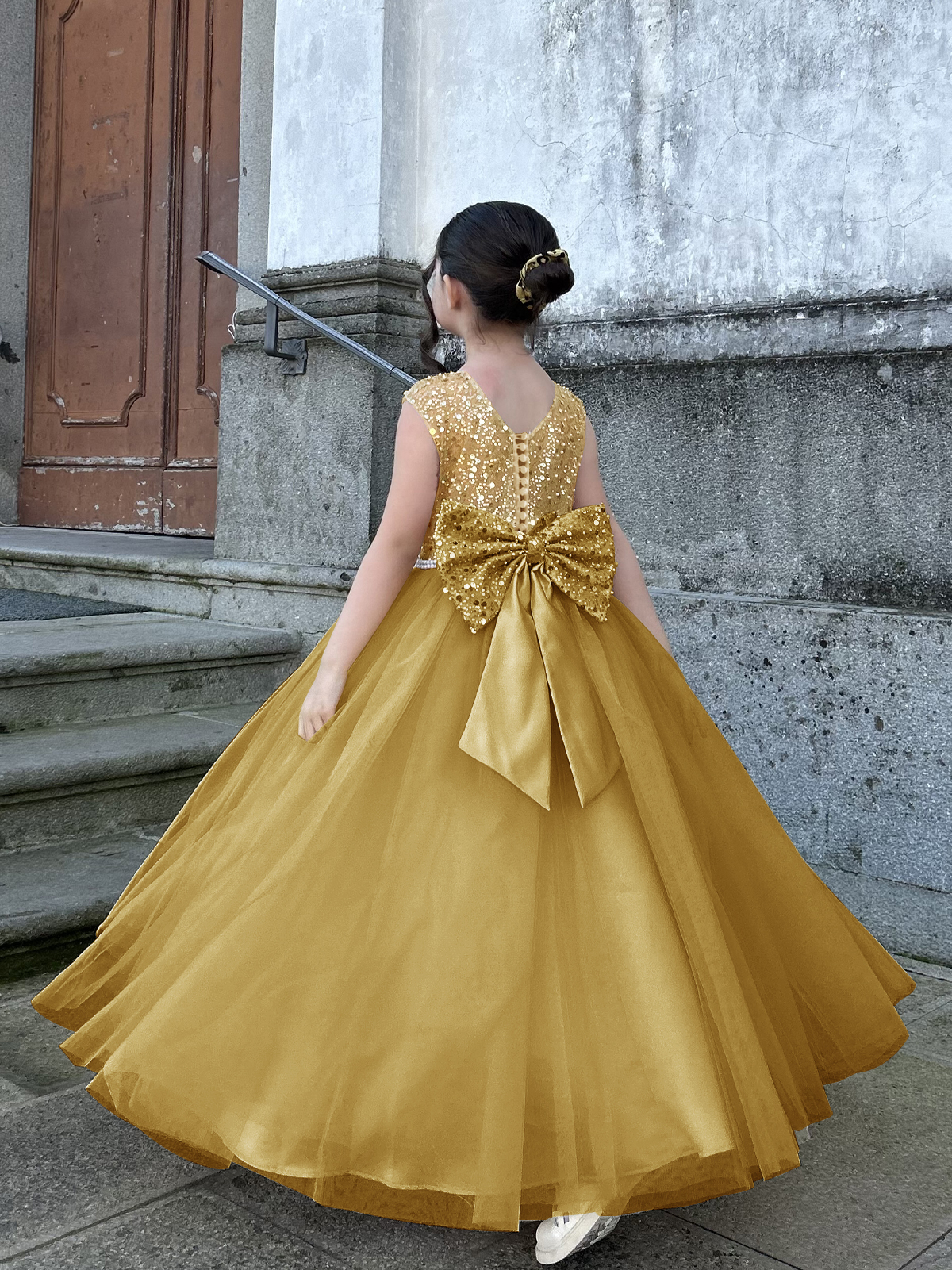 Amazon.com: zikusel Flower Girls Dress for Wedding Burgundy Tulle  Floor-Length First Communion Dresses Glitter Sequins Pageant Ball Gown with  Bow 2-3 Years: Clothing, Shoes & Jewelry