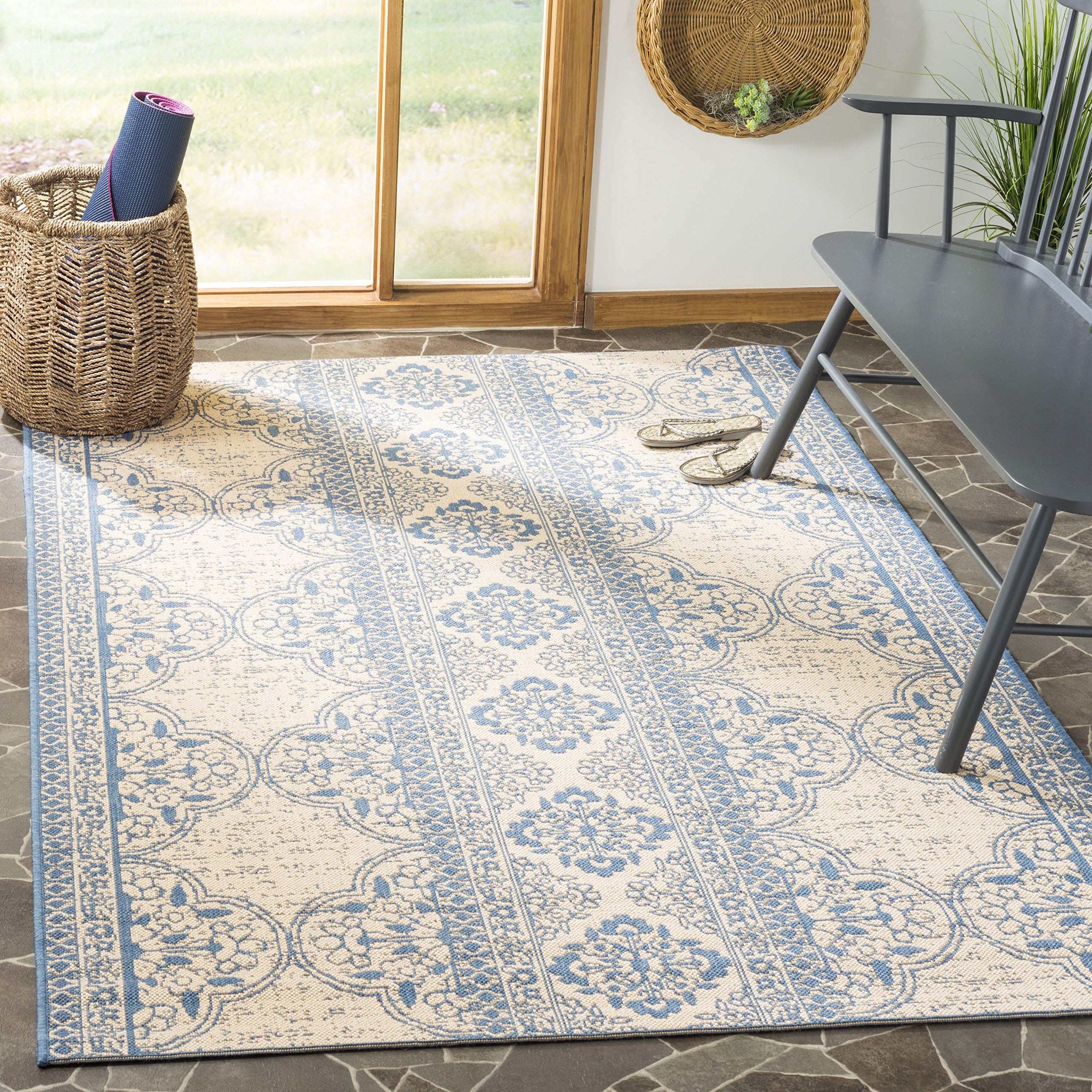 Safavieh Linden Collection LND174M Area Rug, 4' x 6', Blue/Cream
