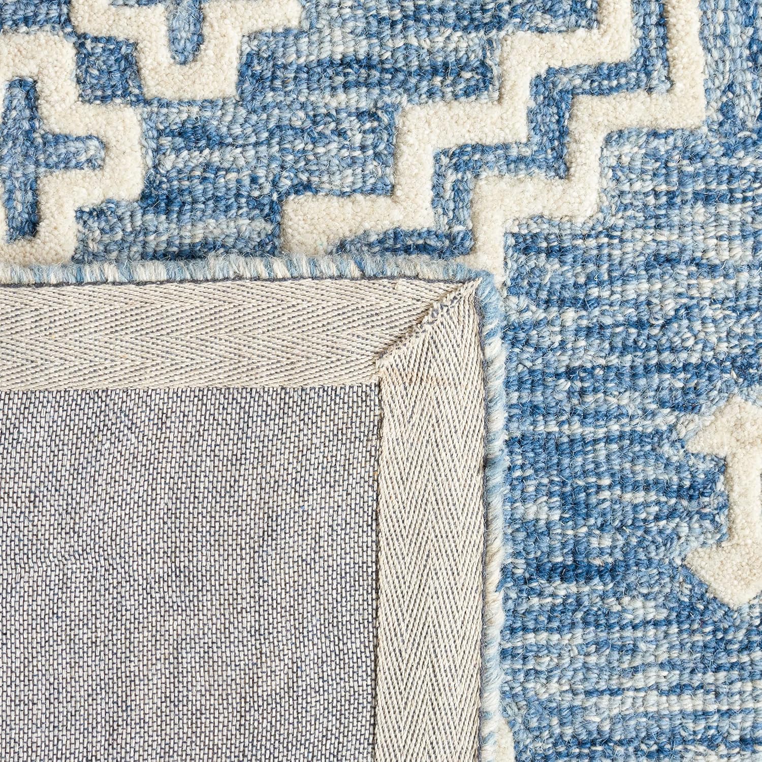 Handmade Blue and Ivory Tufted Wool Round Rug