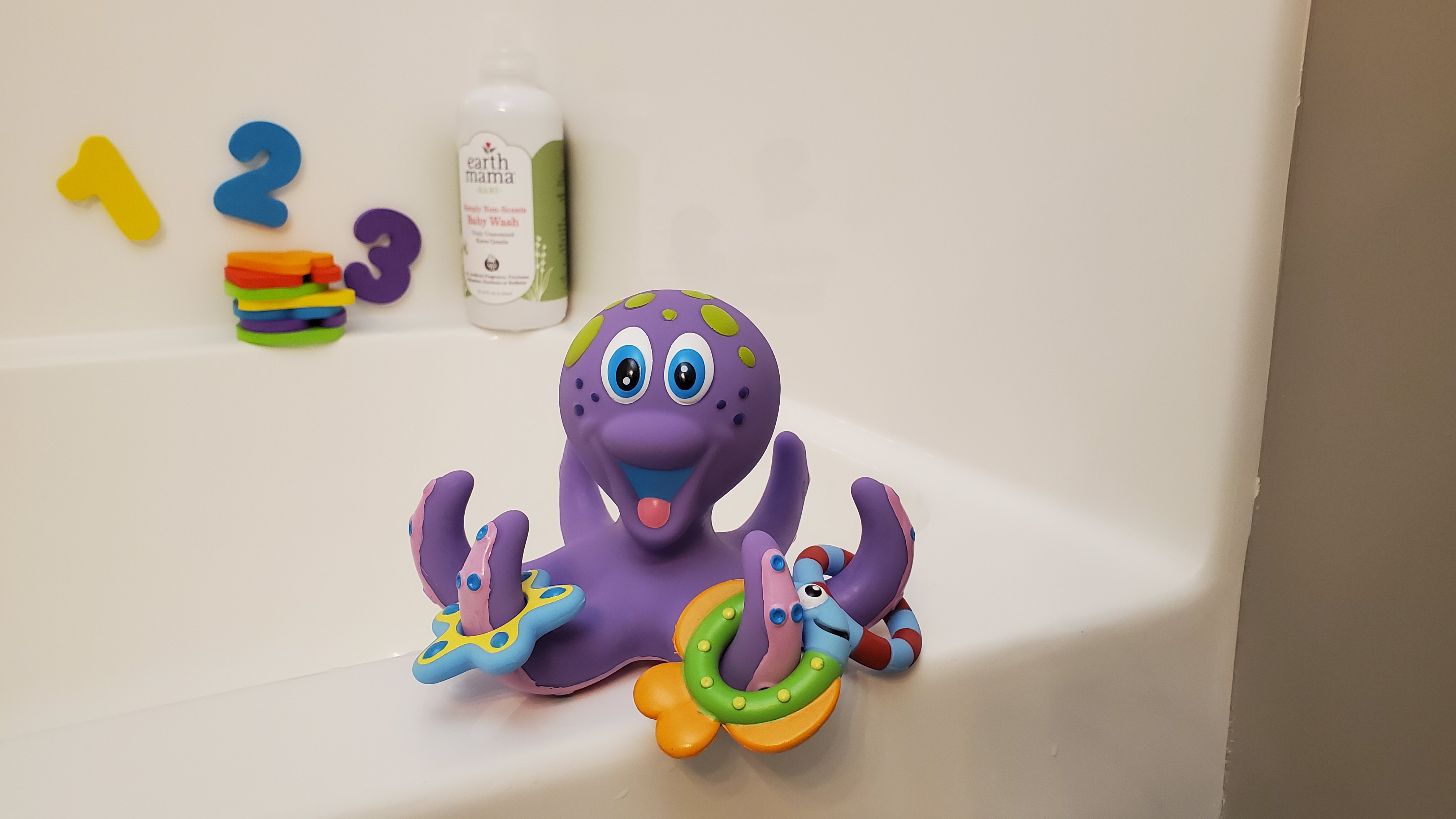 Watch Nuby Floating Octopus Bath Toy Review and Demonstration on Amazon Live