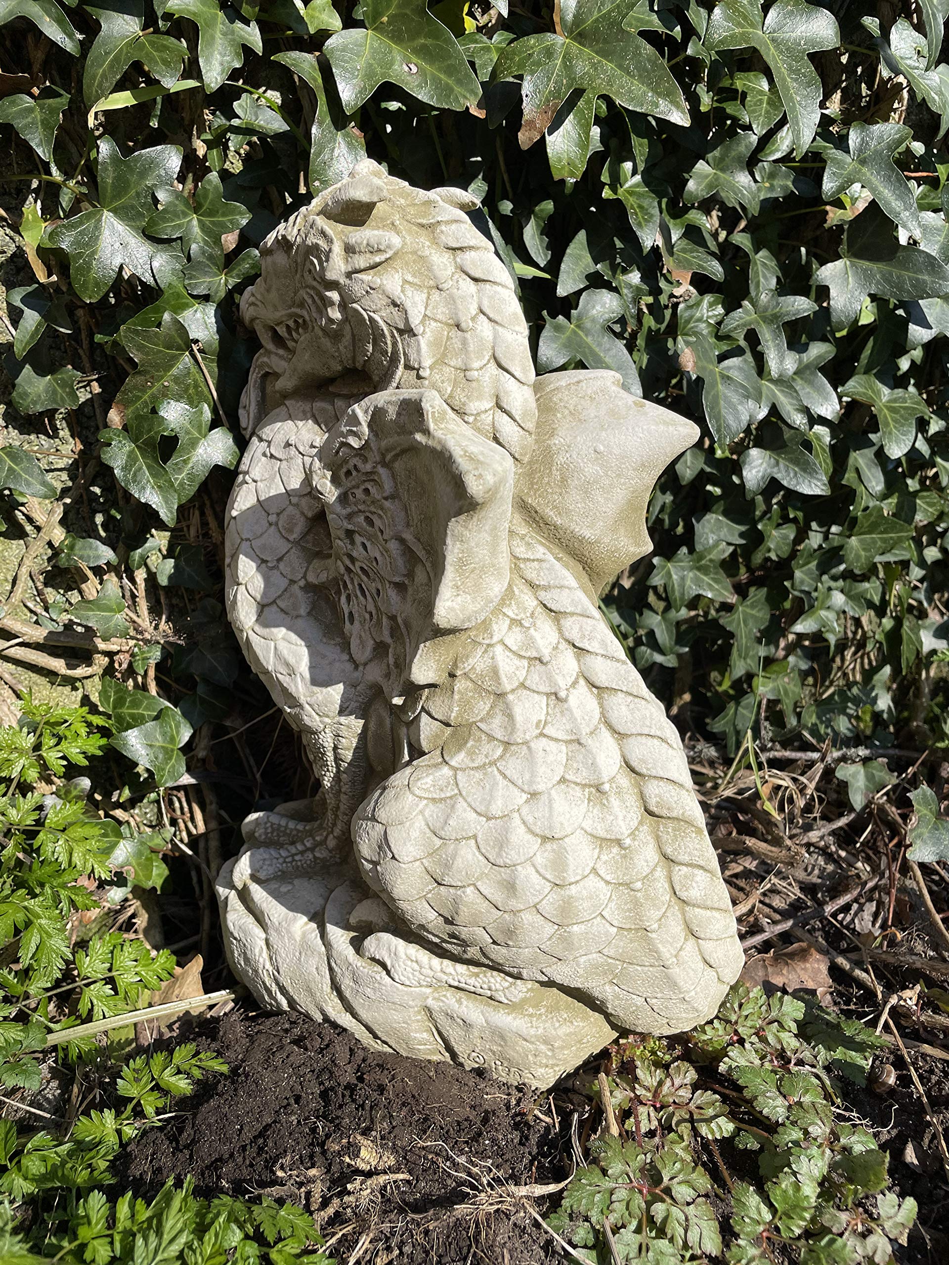 Statue de dragon écailleux | Pierre reconstituée mythique décoration de jardin en béton