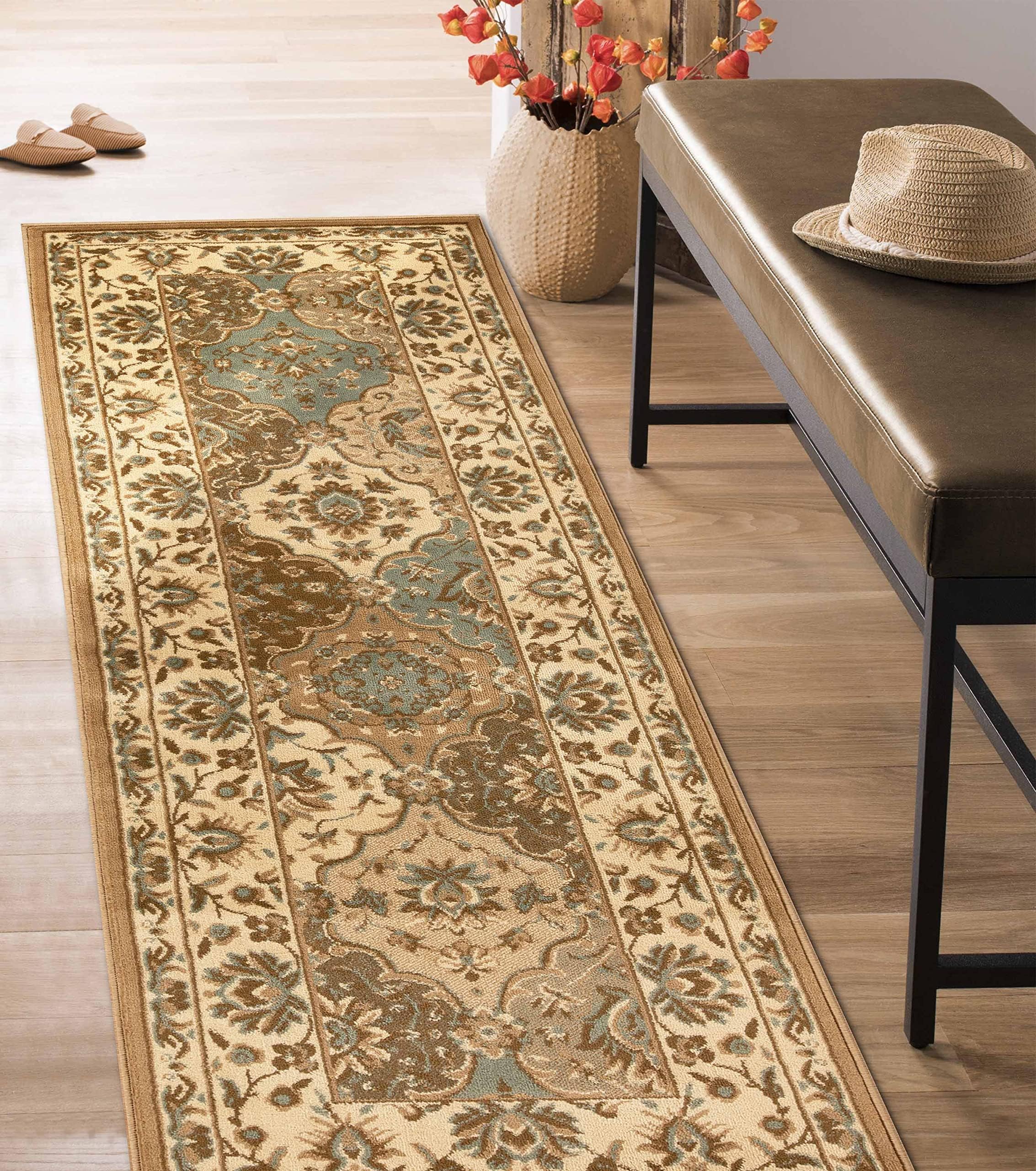 Tapis de couloir beige en jute Palmyra idéal pour réchauffer l'ambiance du salon
