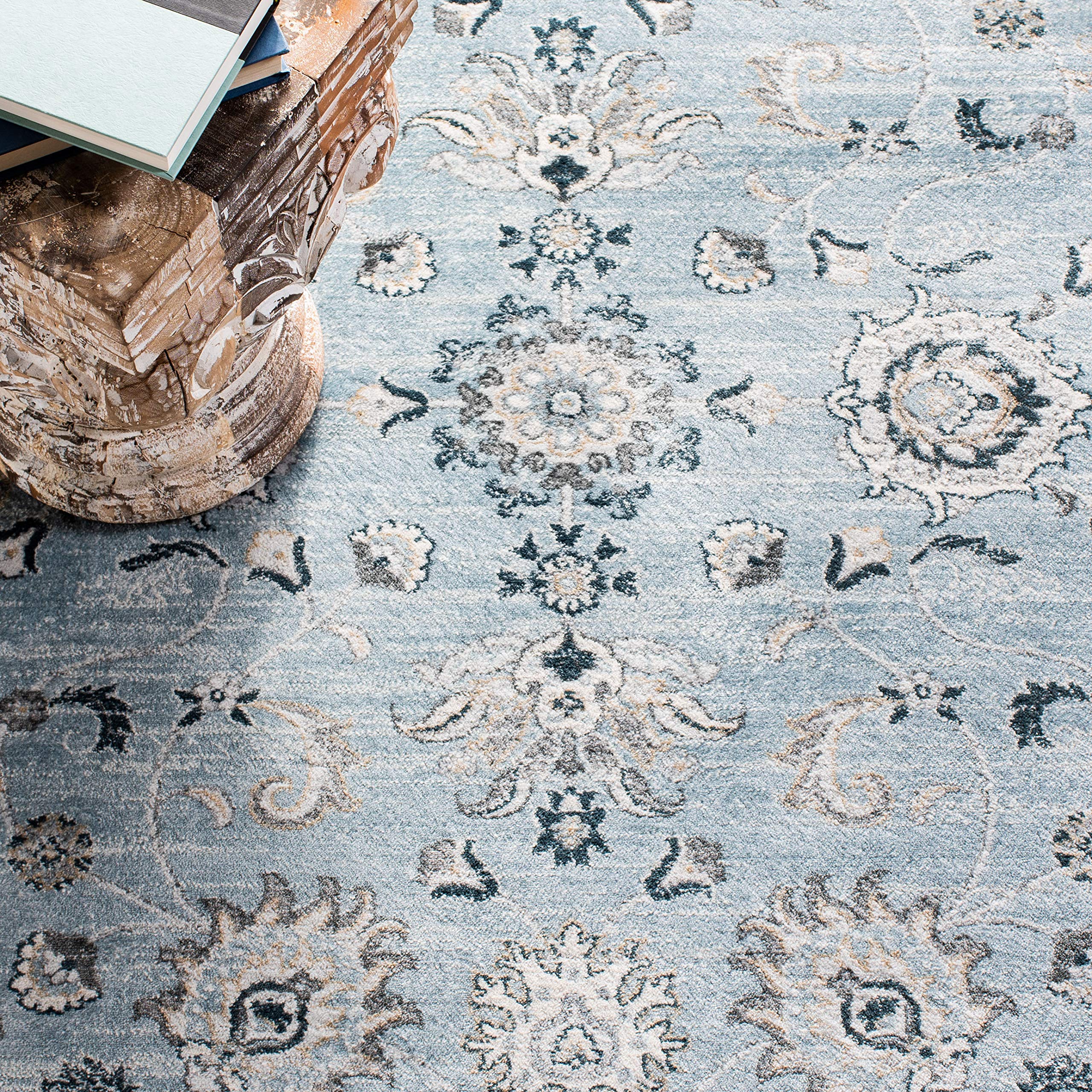 SAFAVIEH Tapis Traditionnel pour Salon, Salle à Manger, Chambre à Coucher - Isabella Collection, Tapis à Poil Court, Bleu Clair et crème, 122 X 183 cm