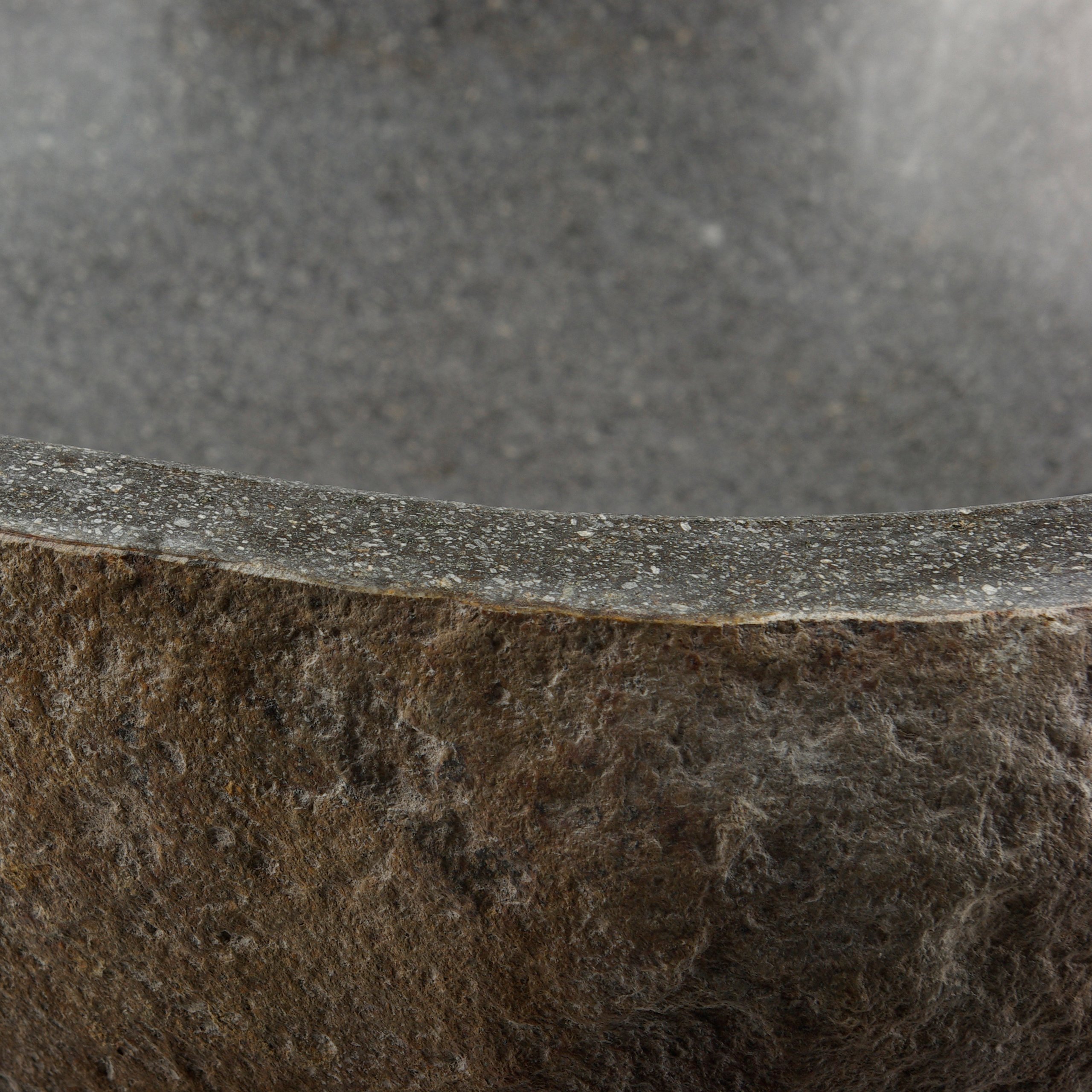Naturstein Hand-Waschbecken Aufsatzwaschbecken Vulkanstein Andesit Findling grau 50 x (10-12) x 50 cm, Gewicht: 25-30 kg