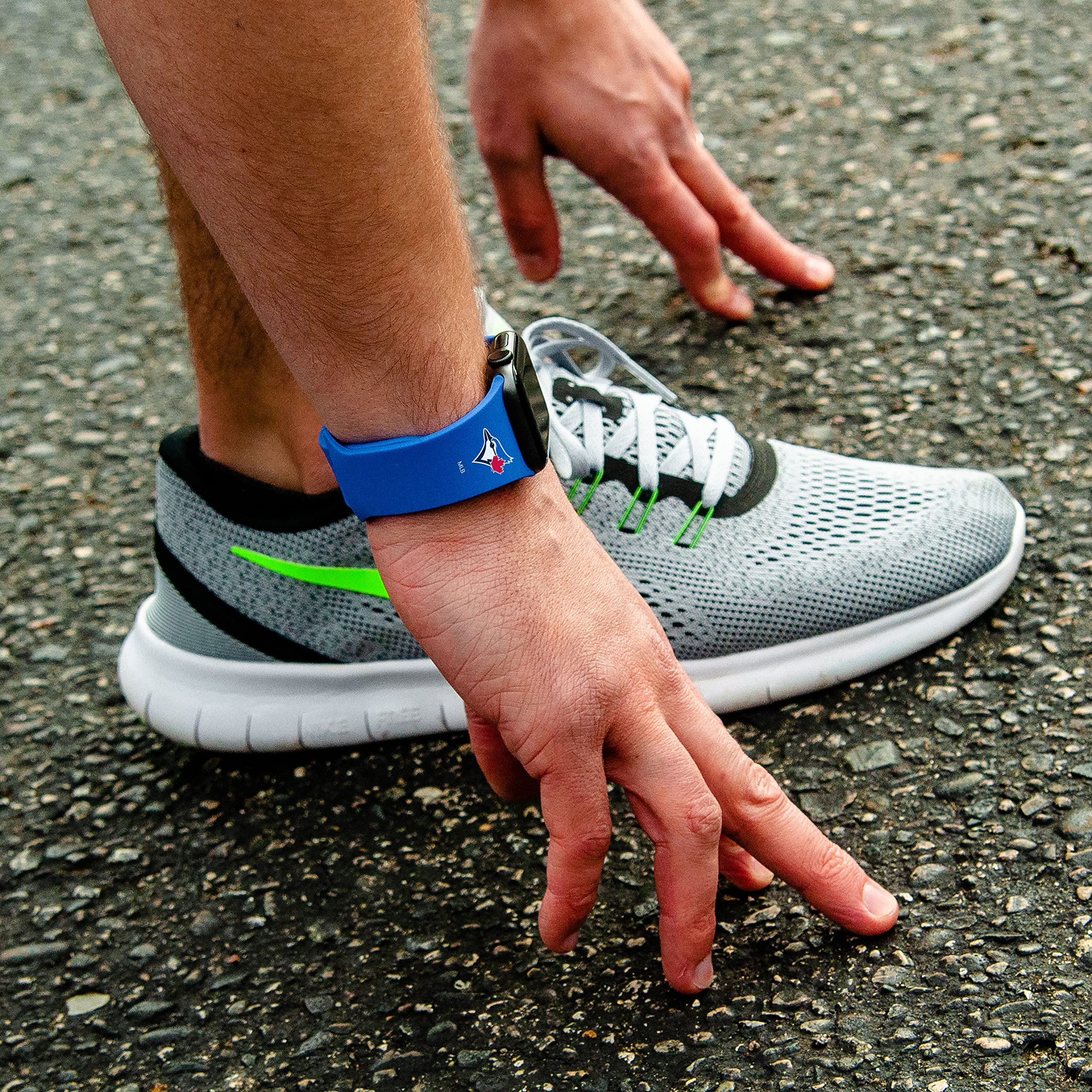 Skinit Decal Skin Compatible with OtterBox Defender iPhone 7 Plus - Officially Licensed NFL Las Vegas Raiders Black & White Design