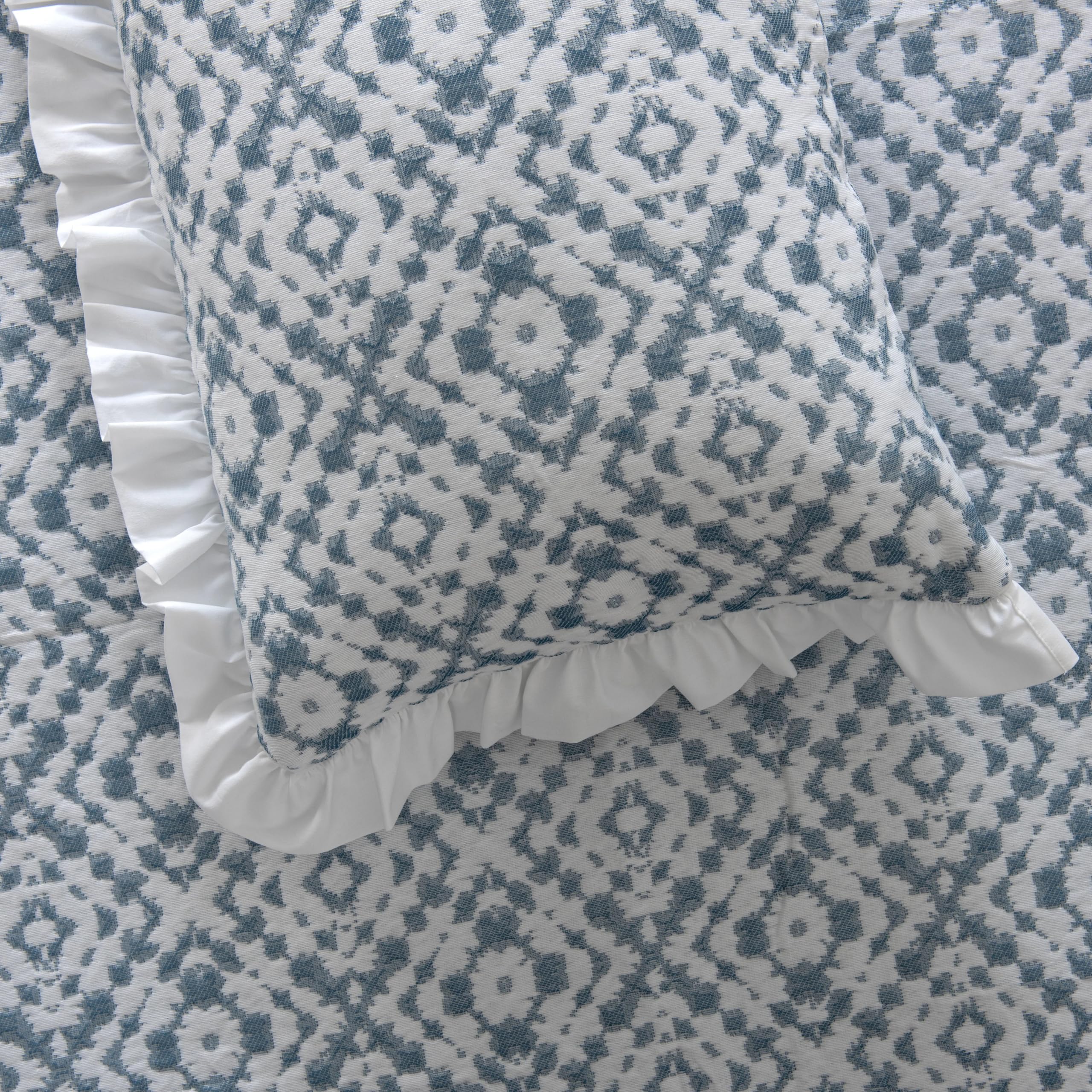 Colcha Marina con Volante Azul - 50% Algodón, 50% Poliéster - Cama 180 cm (Colcha 260 x 260 cm) - Geométrico- Fabricado Portugal
