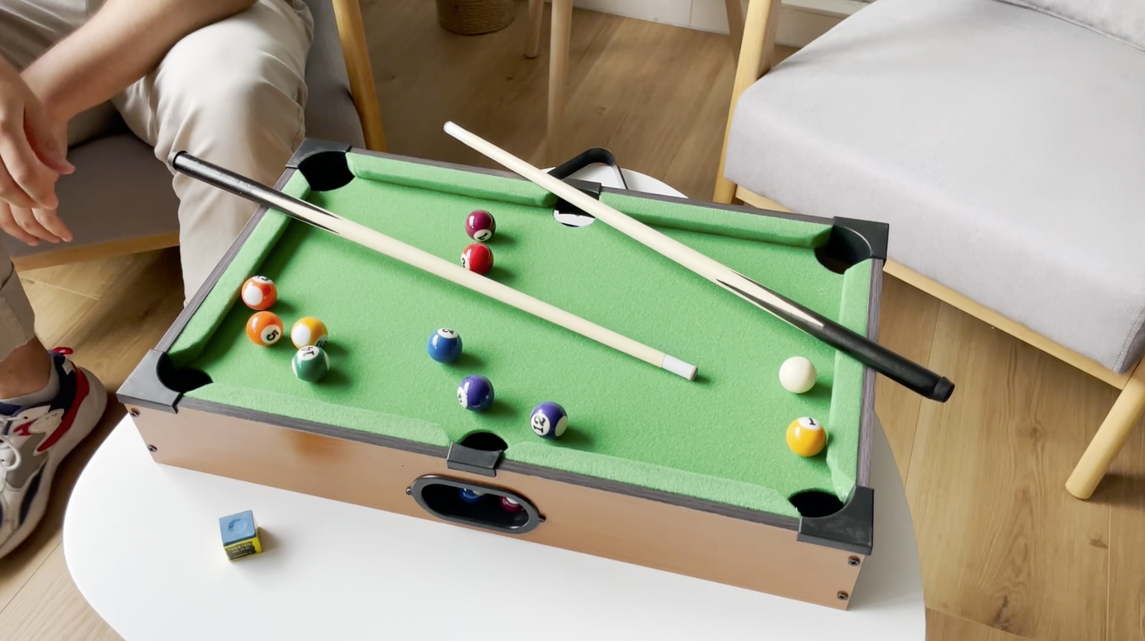 Mini Billard De Table FISHTEC Complet - Tapis Vert 51x31cm Avec 2 Queues, 16 Boules Et Accessoires