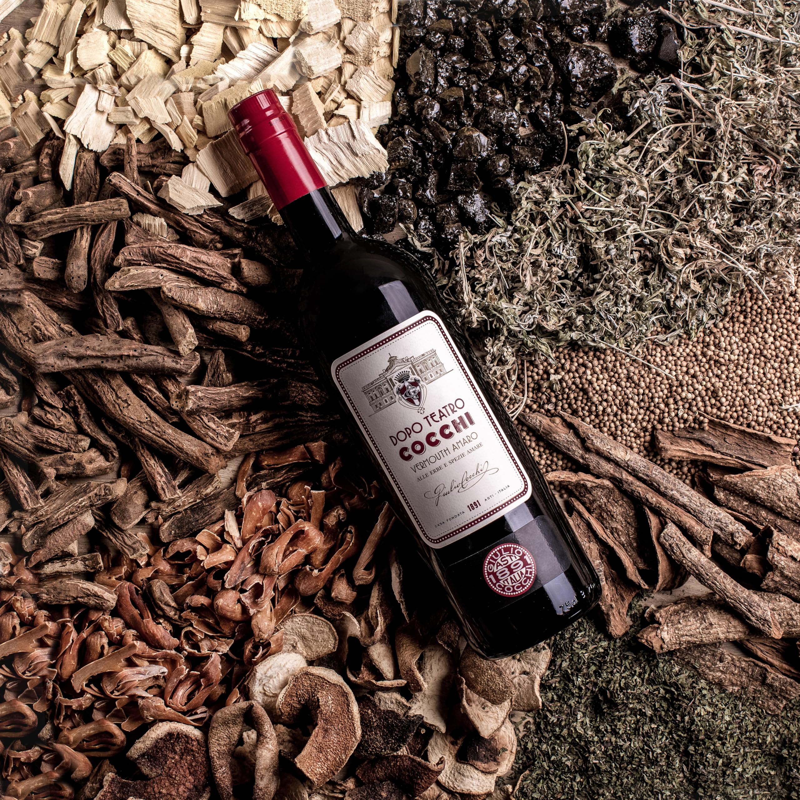 COCCHI - Amaro Dopo Teatro - Vermouth Rouge - 16% Alcool - Origine : Italie/Piémont - Notes amères et toniques - Parfait en cocktail - Bouteille 75 cl