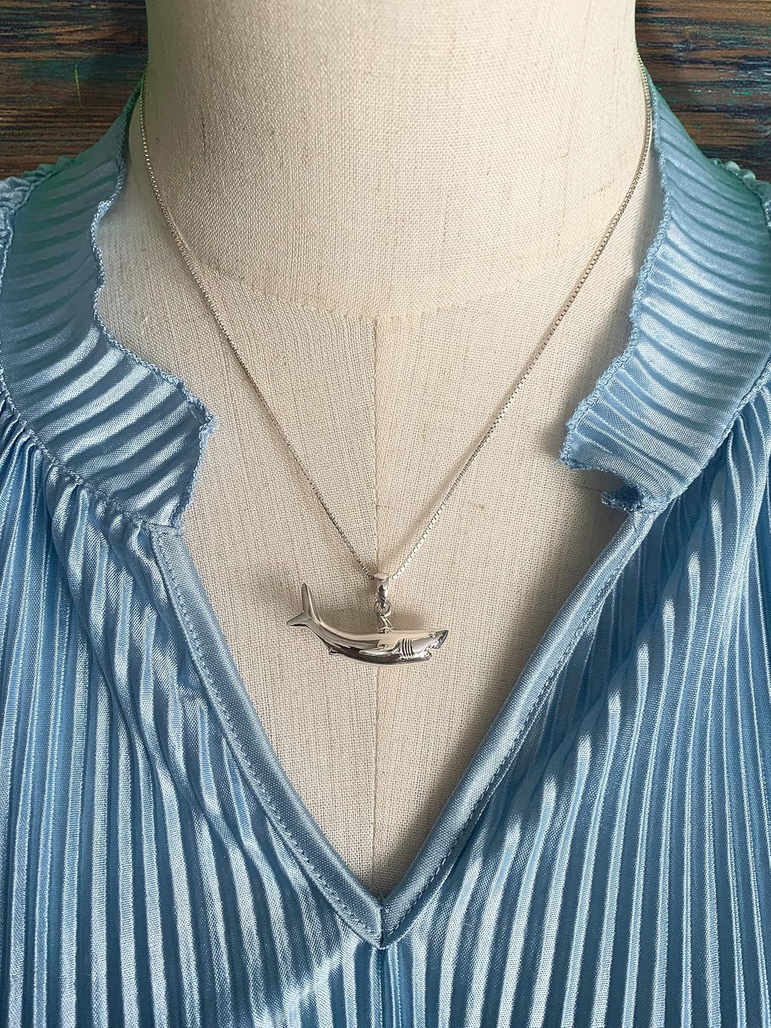 Jewelry Trends Sterling Silver Great White Shark Pendant Necklace 18"