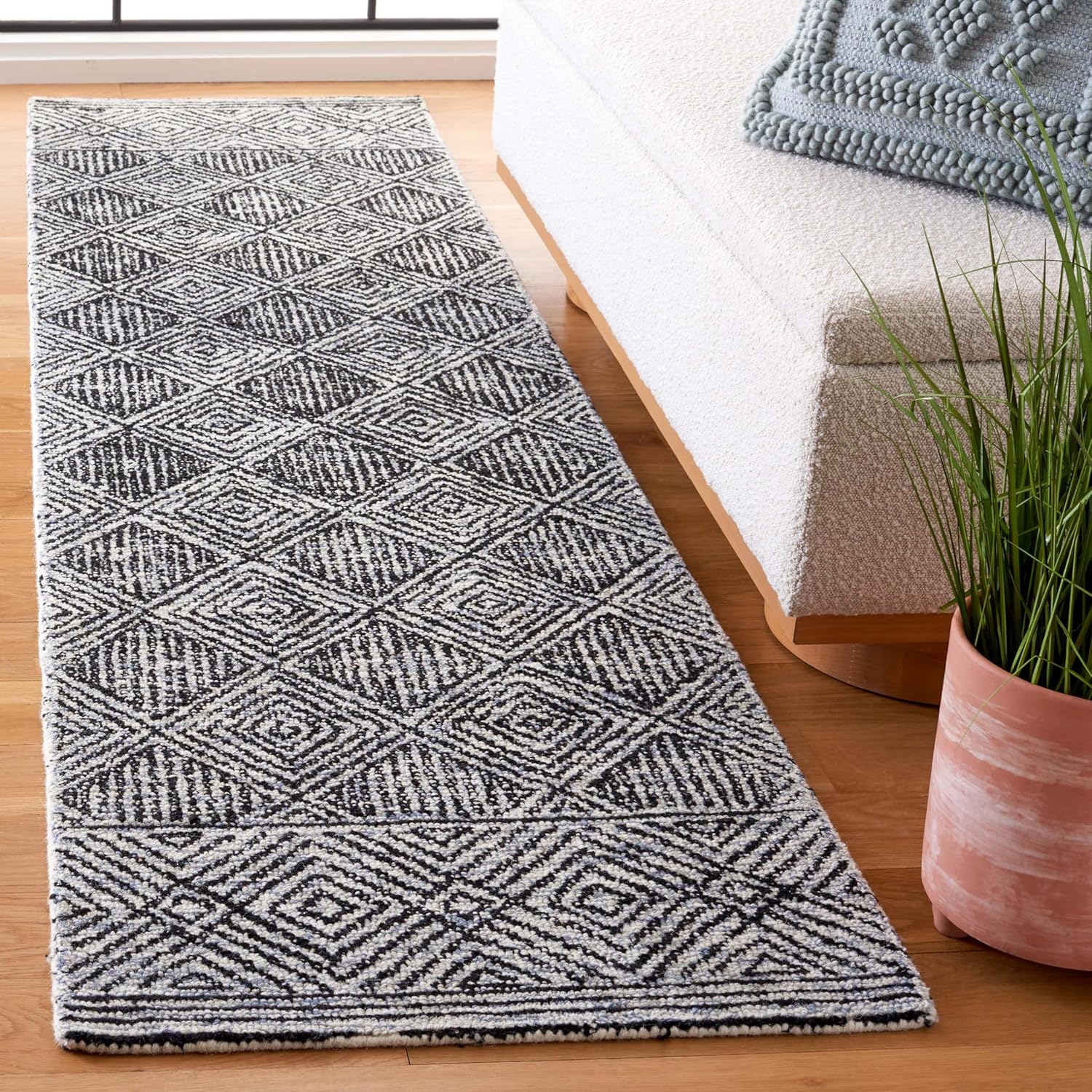 SAFAVIEH Ebony Collection Runner Rug - 2'3" x 9', Charcoal & Ivory, Modern Design, Handmade Wool, Ideal for the Living Room, Bedroom, Dining Room (EBN204H-29)