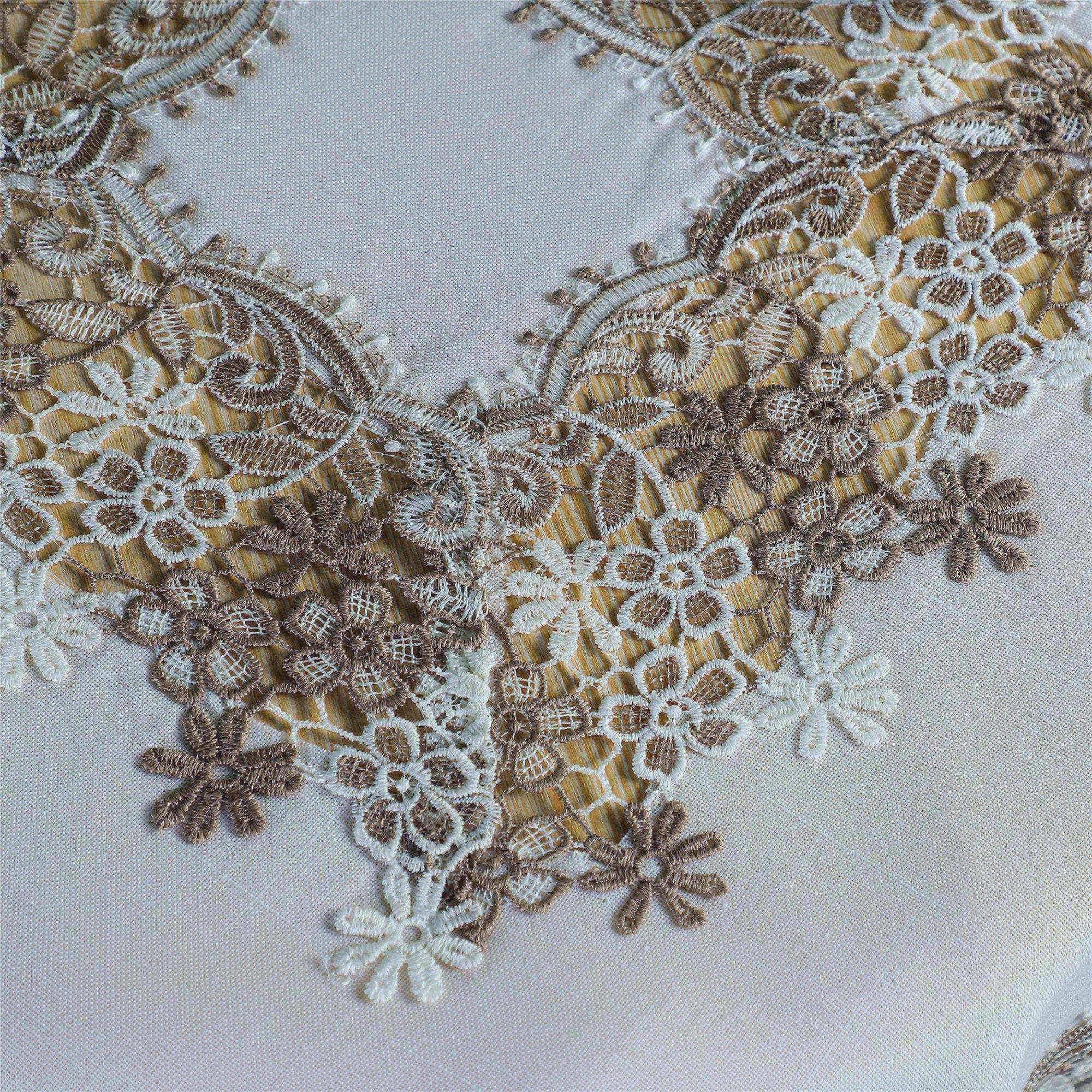 花柄刺繍テーブルクロス85x85cm Amazon｜リネン テーブルクロス 85x85cm 正方形 刺繍 レース