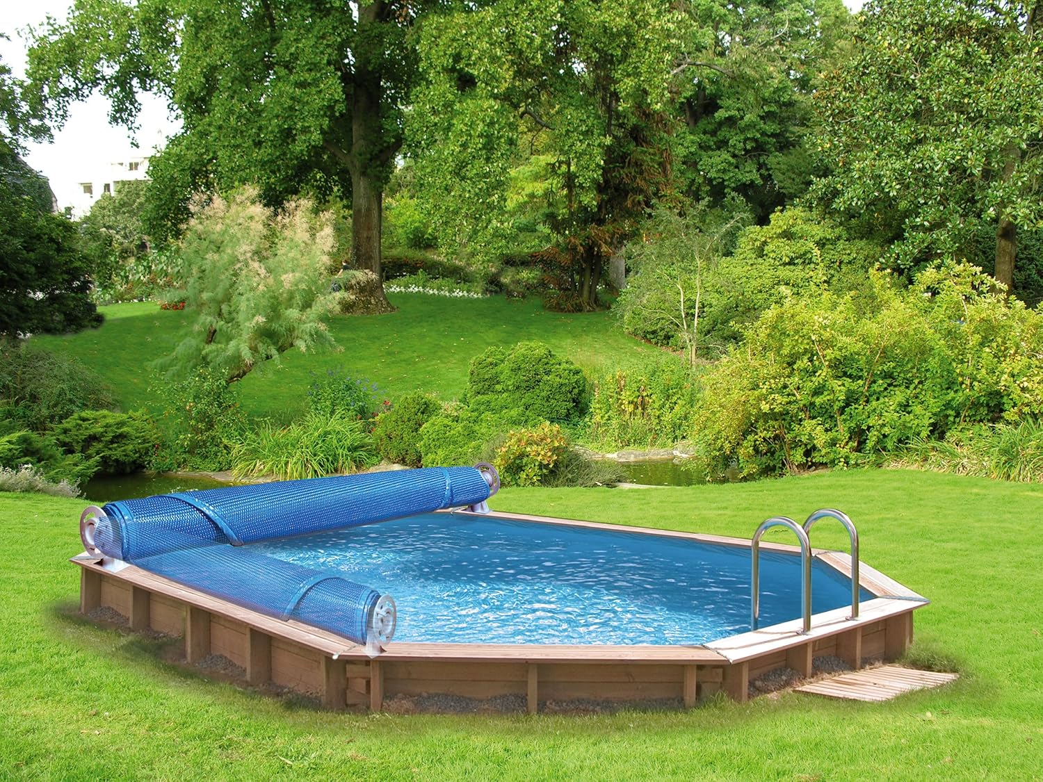 GRE 621535 Cover Roller installed on a pool