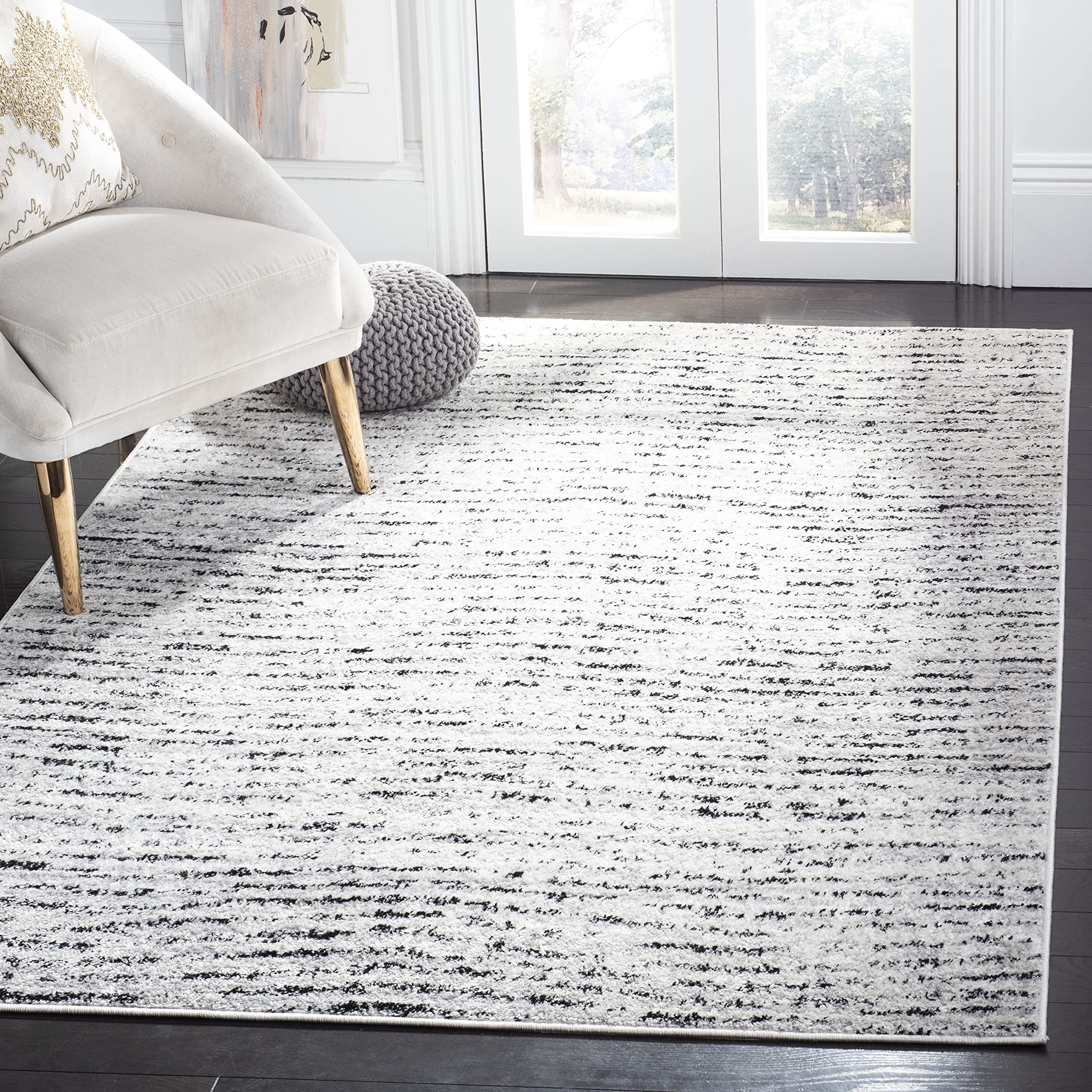 SAFAVIEH Adirondack Collection Accent Rug - 4' x 6', Ivory & Silver, Modern Abstract Design, Non-Shedding & Easy Care, Ideal for High Traffic Areas in Entryway, Living Room, Bedroom (ADR117B)