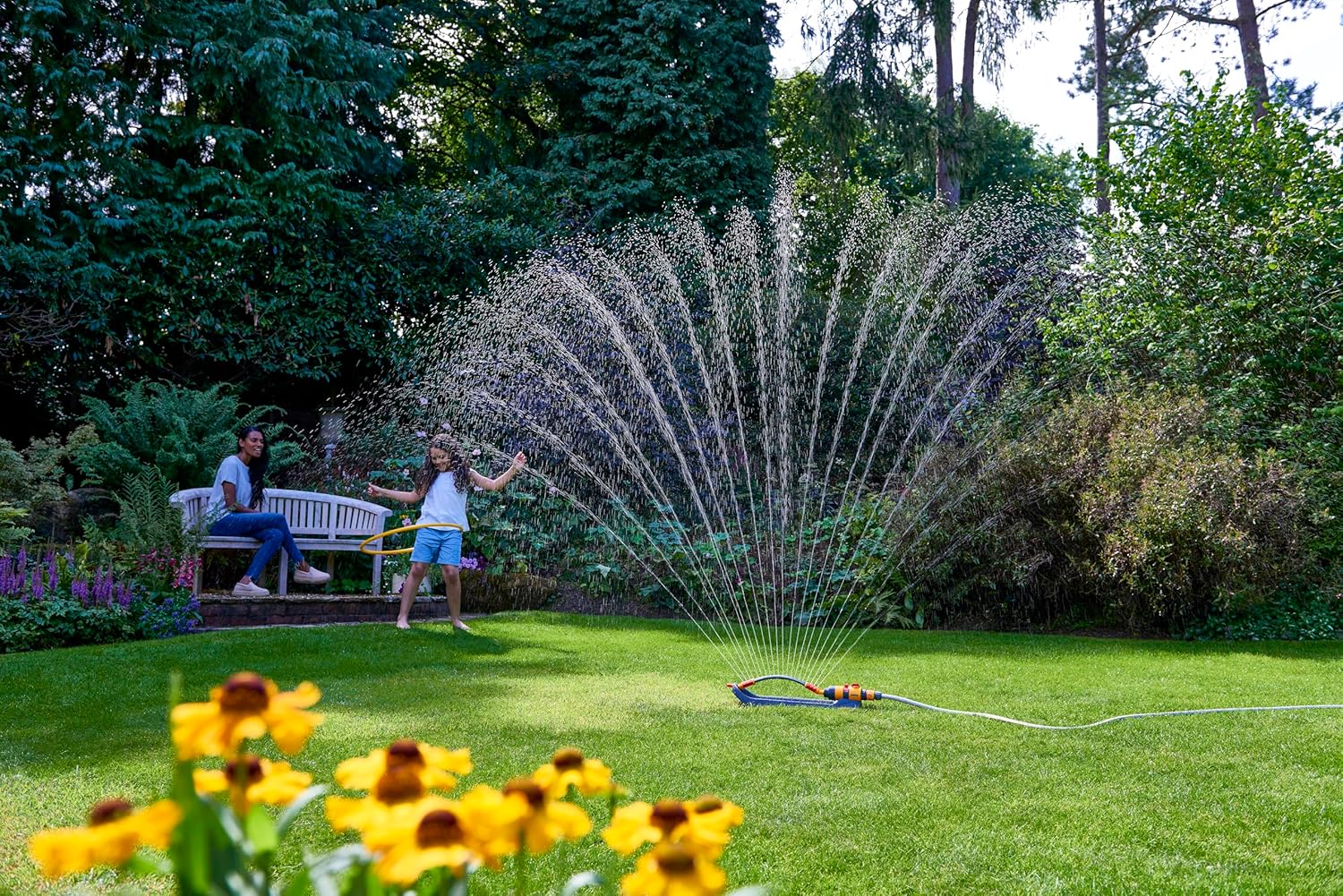 HOZELOCK - Rectangular Sprinkler Plus 220 M: Ultra Coverage, Sprinkler on Sled, Ideal for Lawns, Adjustable Oscillation Zone: 16 Jets for Uniform Watering [100-100-250]