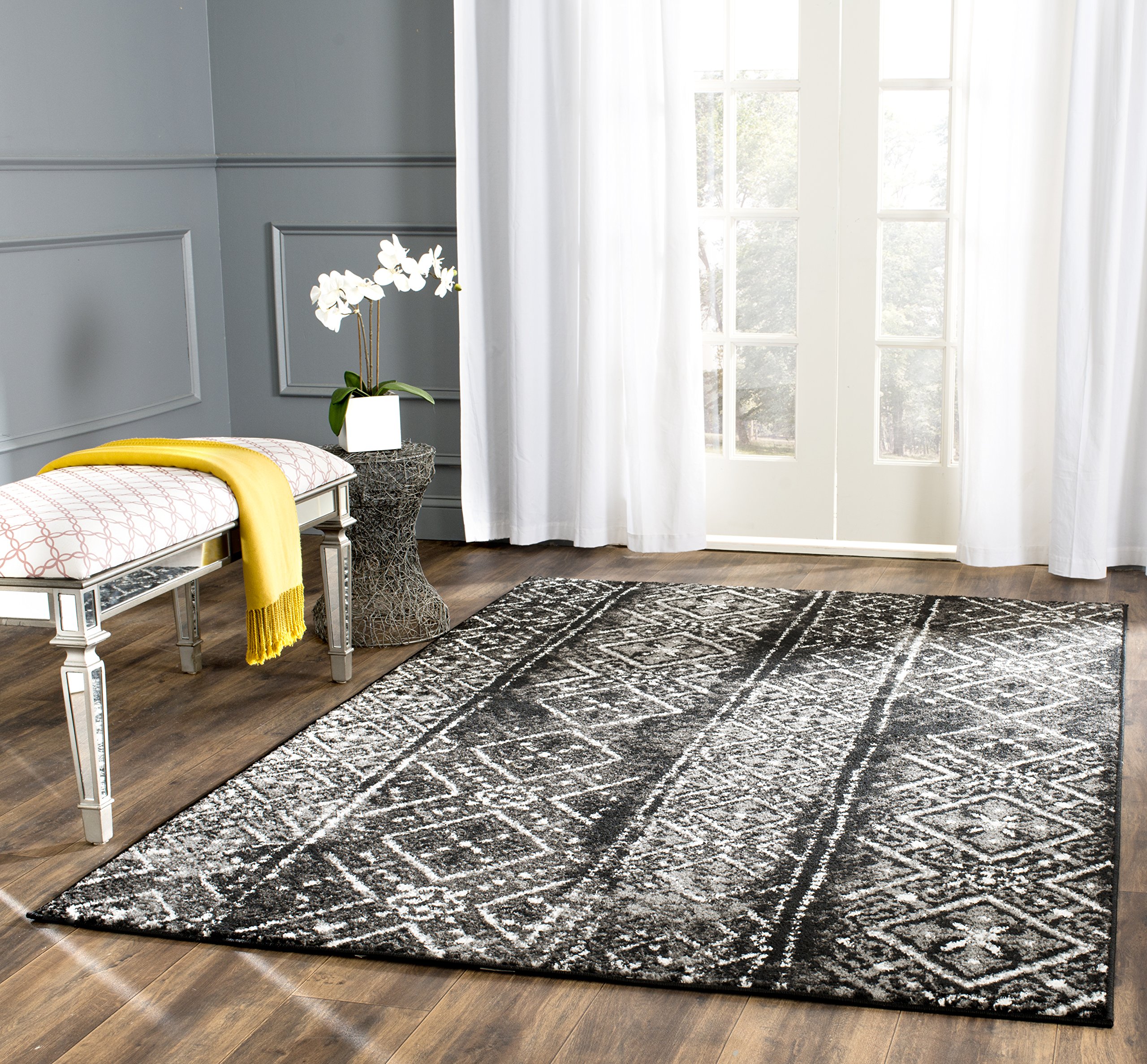 SAFAVIEH Adirondack Collection Accent Rug - 4' x 6', Black & Silver, Moroccan Boho Distressed Design, Non-Shedding & Easy Care, Ideal for High Traffic