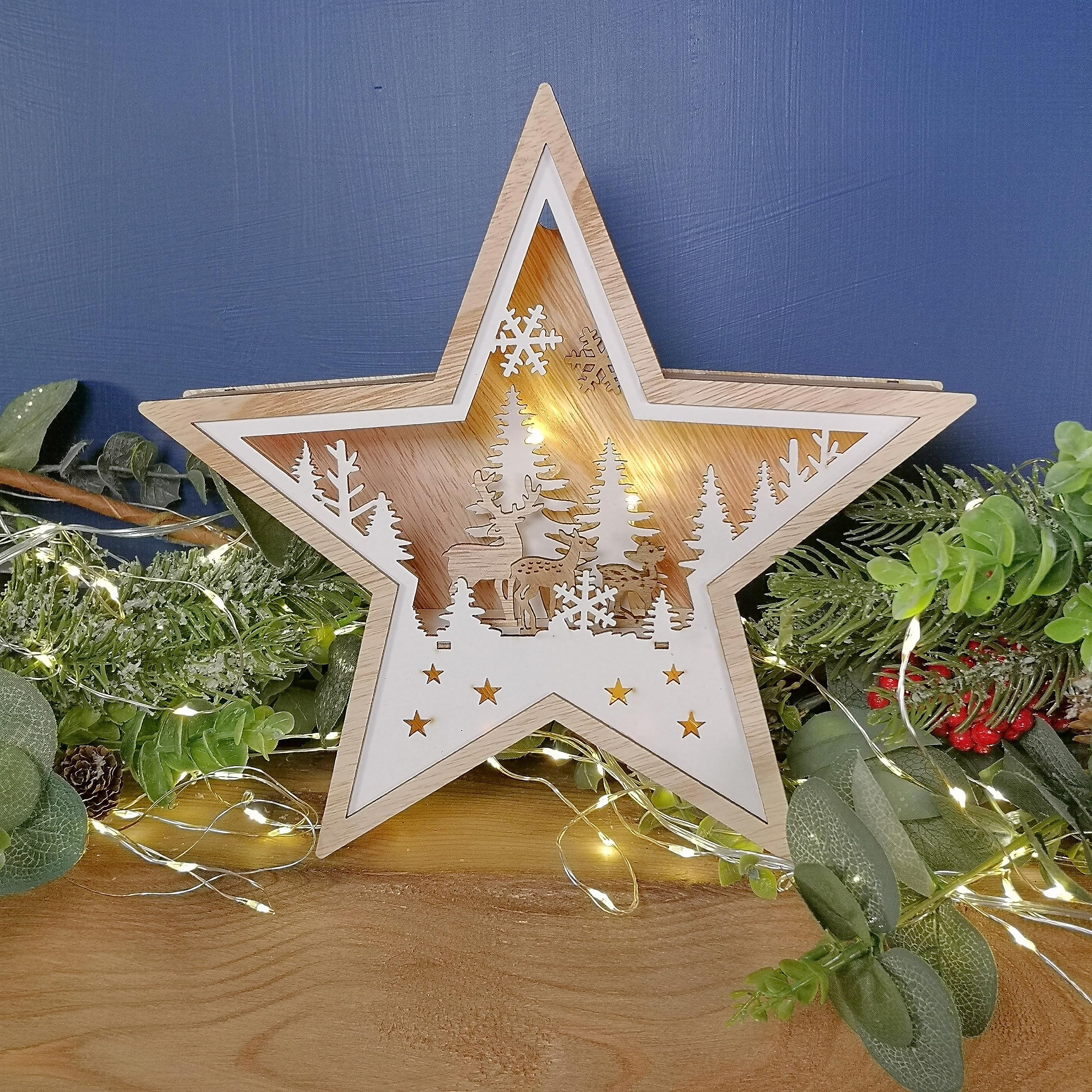 Samuel ALEXANDER 23cm Battery Operated Wooden Star Shape Woodland Scene Christmas Decoration