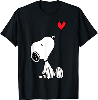 Amazon Com Peanuts Heart Sitting Snoopy T Shirt Clothing Shoes Jewelry
