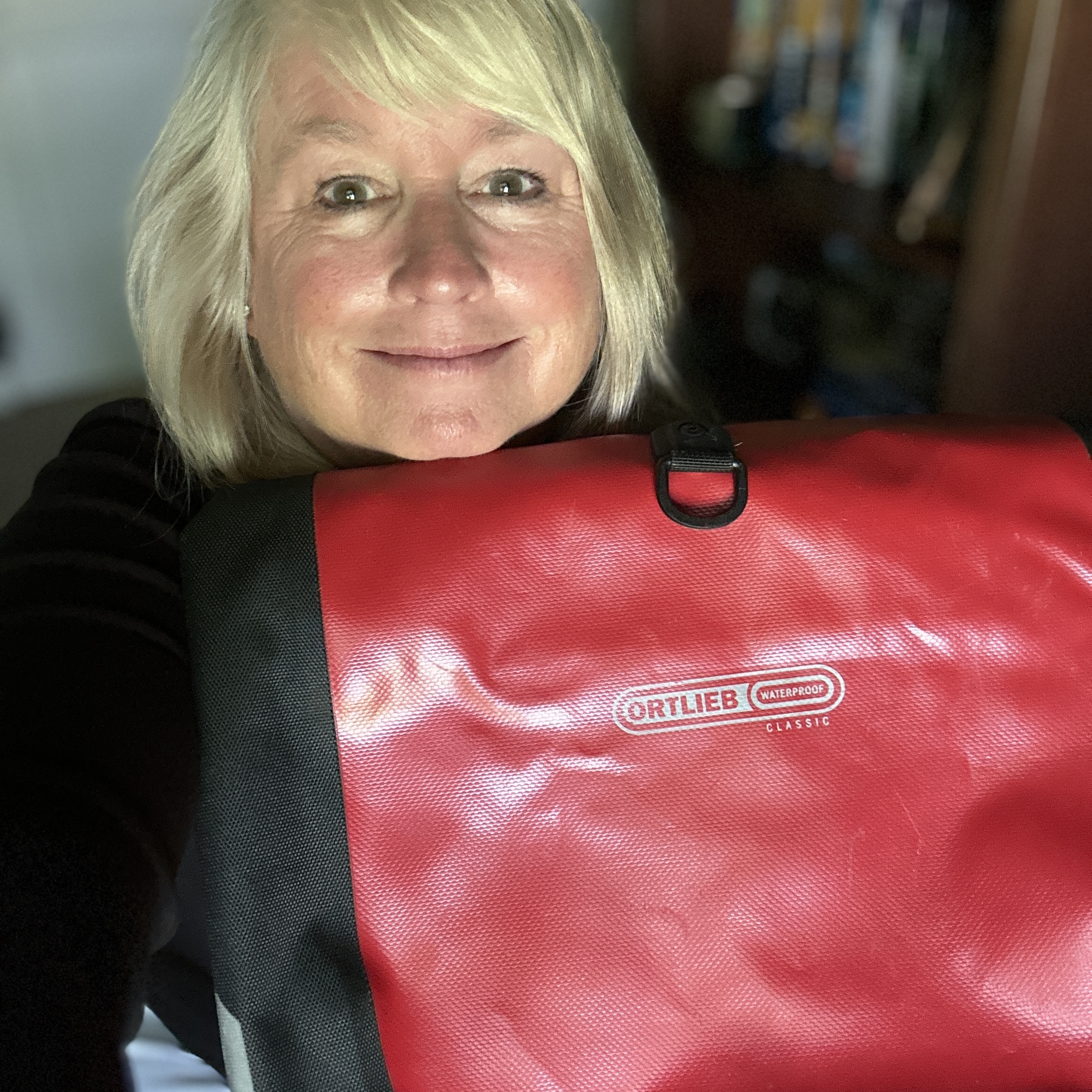 Watch Ortlieb Back Roller Classic panniers are waterproof and
