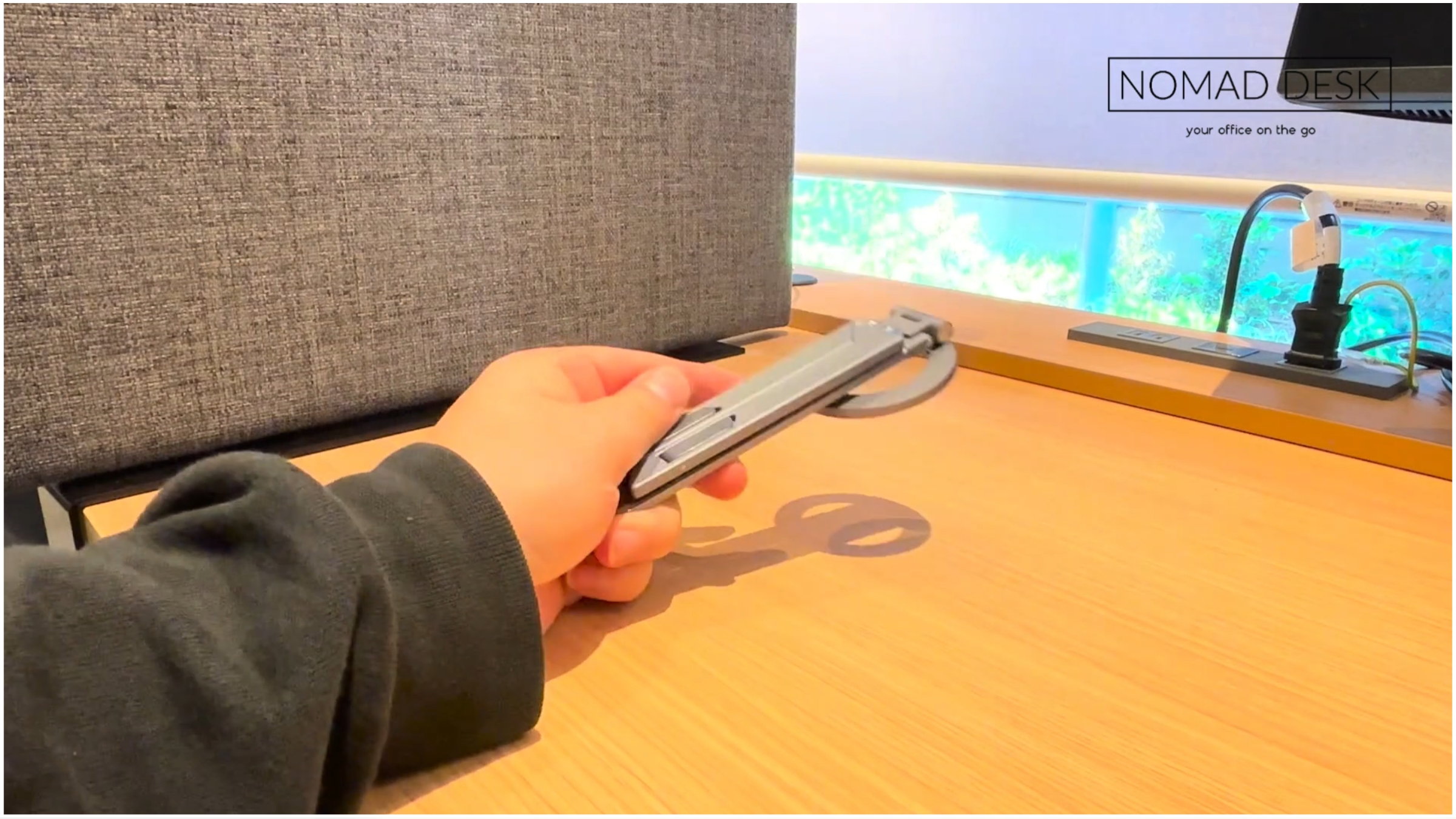 Amazon.co.jp: NOMAD DESK: スマホスタンド・マウント