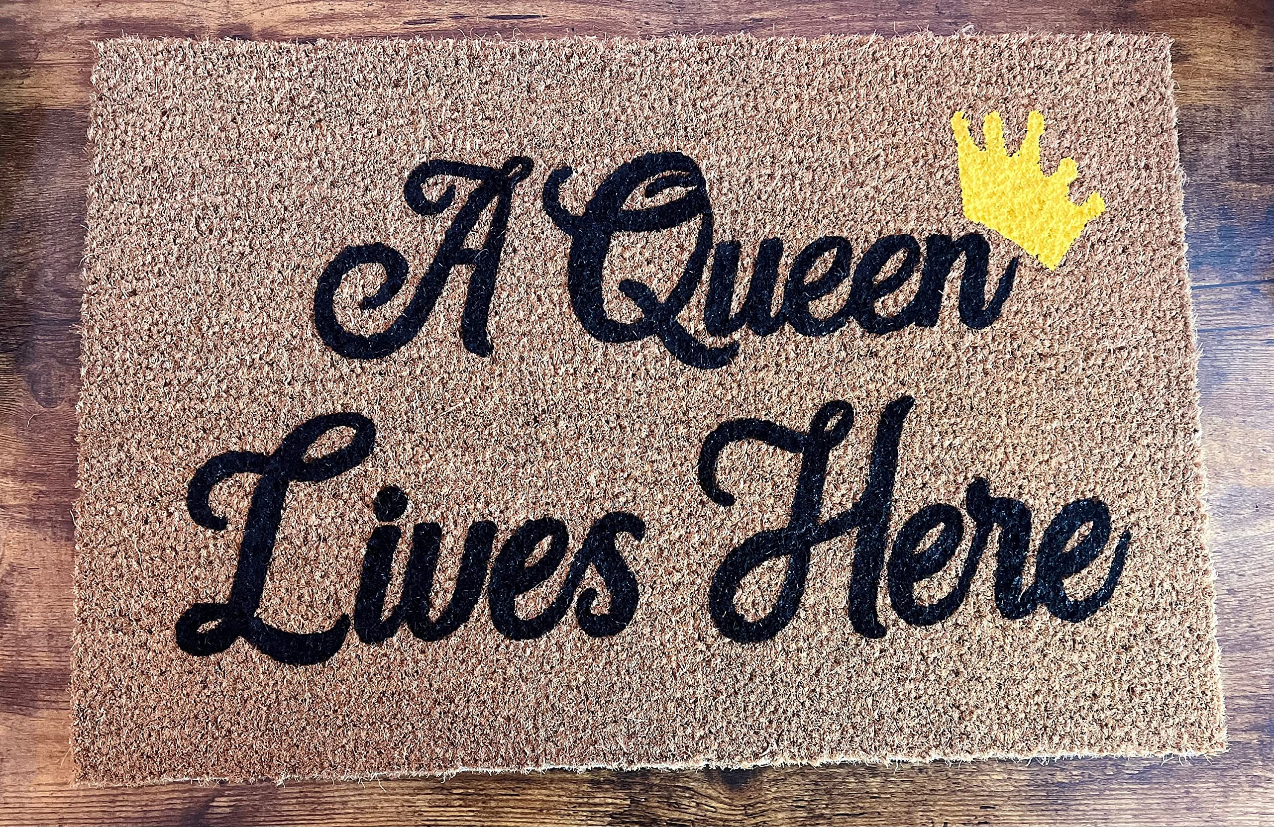 A Queen Lives Here Doormat, 16x24 Inch，Modern doormats, Alphabet Doormat Absorbent Non-Slip Floor Mat.