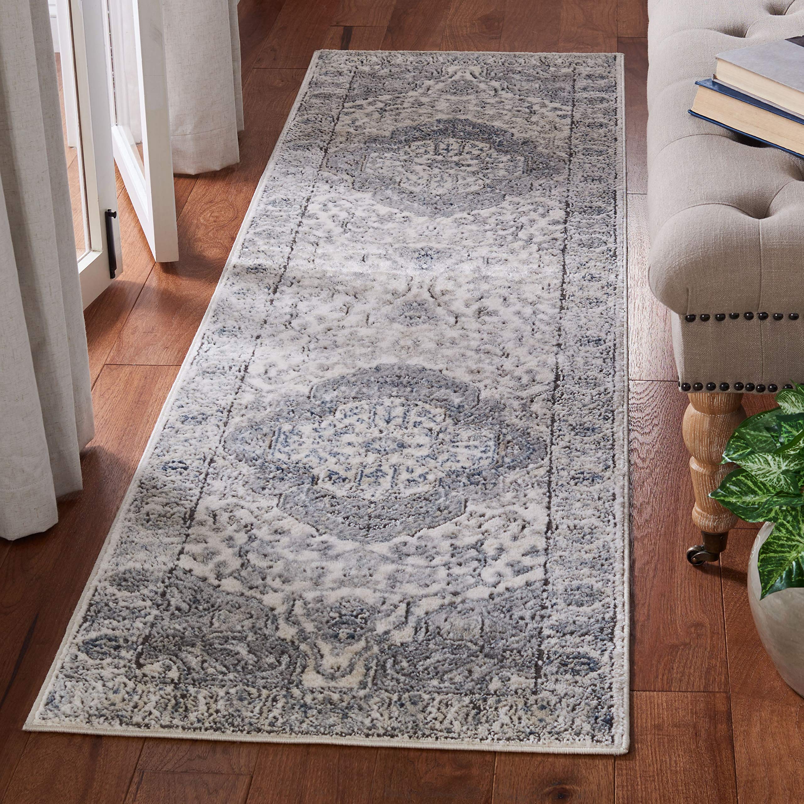 SAFAVIEH Oregon Collection Runner Rug - 2'2