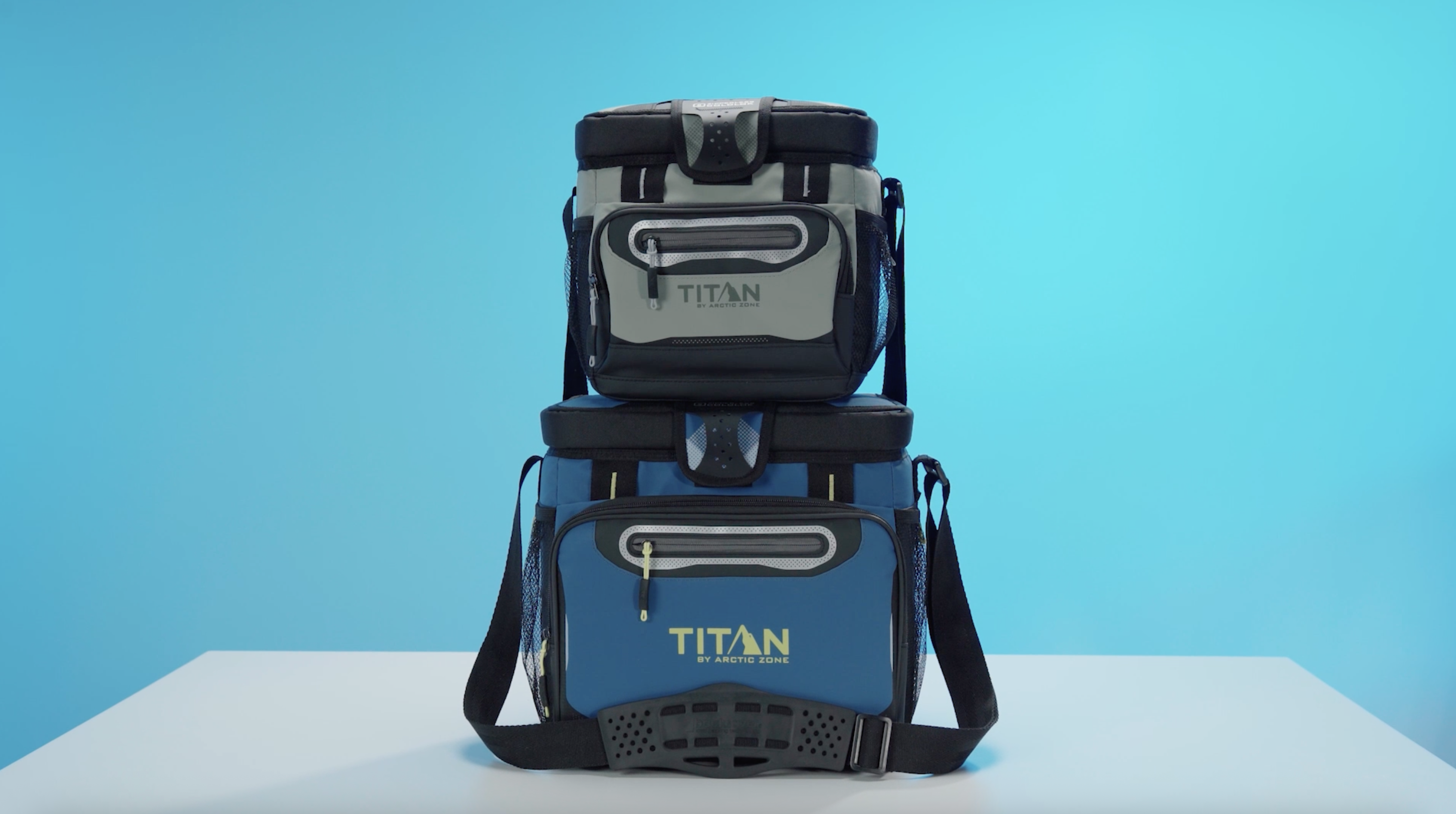 凛々しく暖かく Amazon.com : Titan by Arctic Zone 16 Can Zipperless Soft Cooler