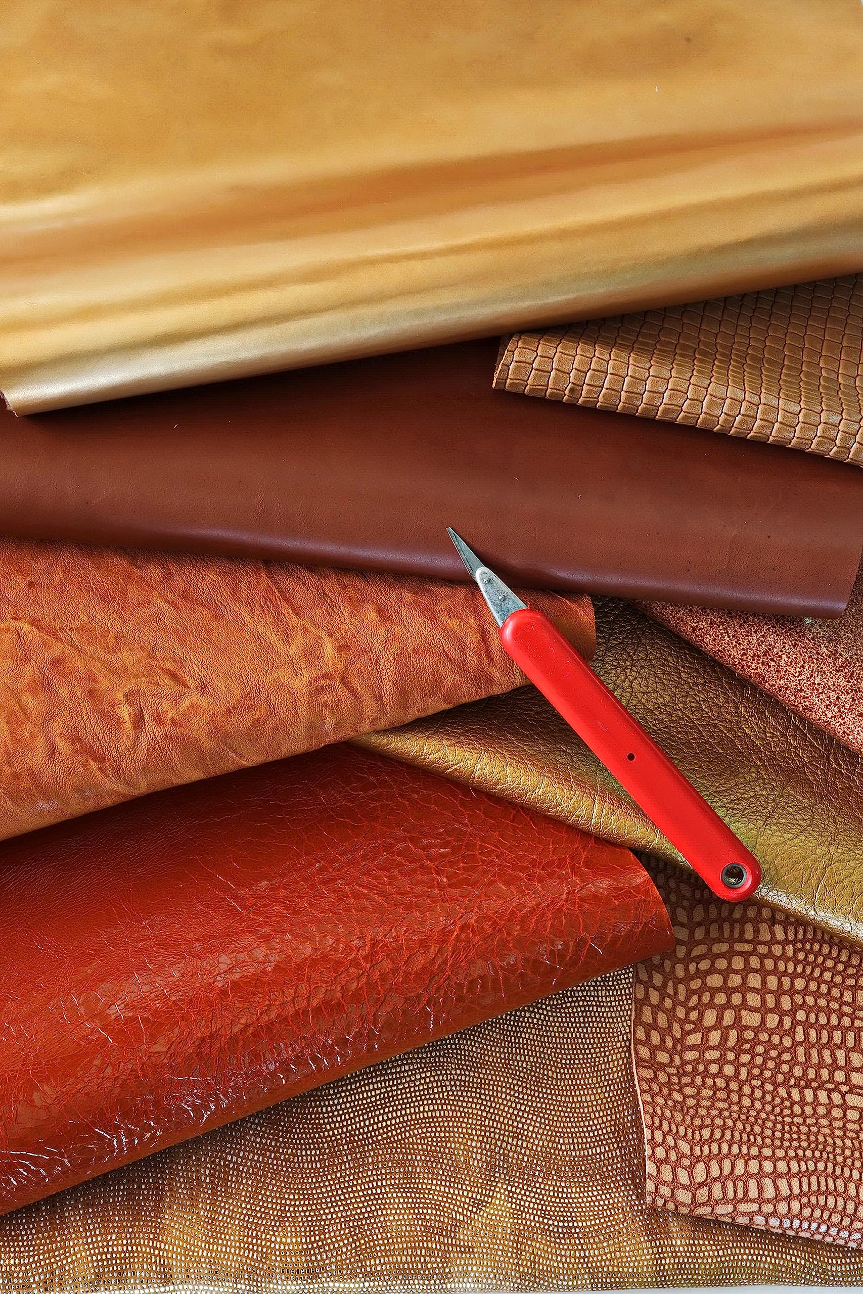 LA GARZARARA Restes de cuir mixte, imprimés, motifs et douceur diverse, gamme de différentes couleurs, assortiment aléatoire - min 20X25 - maxi 40X40 cm. (brun, cuir, rougeâtre, 1 Kg.)
