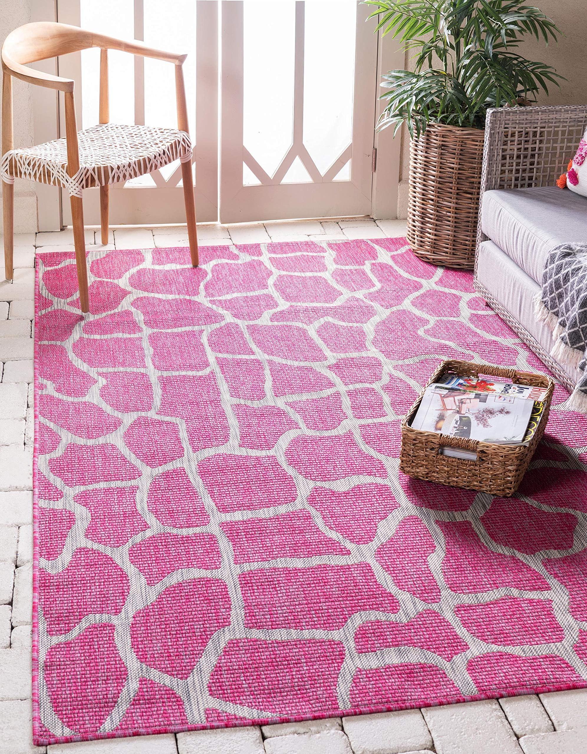 Unique Loom Outdoor Safari Collection Area Rug - Giraffe (4' 1" x 6' 1" Rectangle, Magenta/ Ivory)