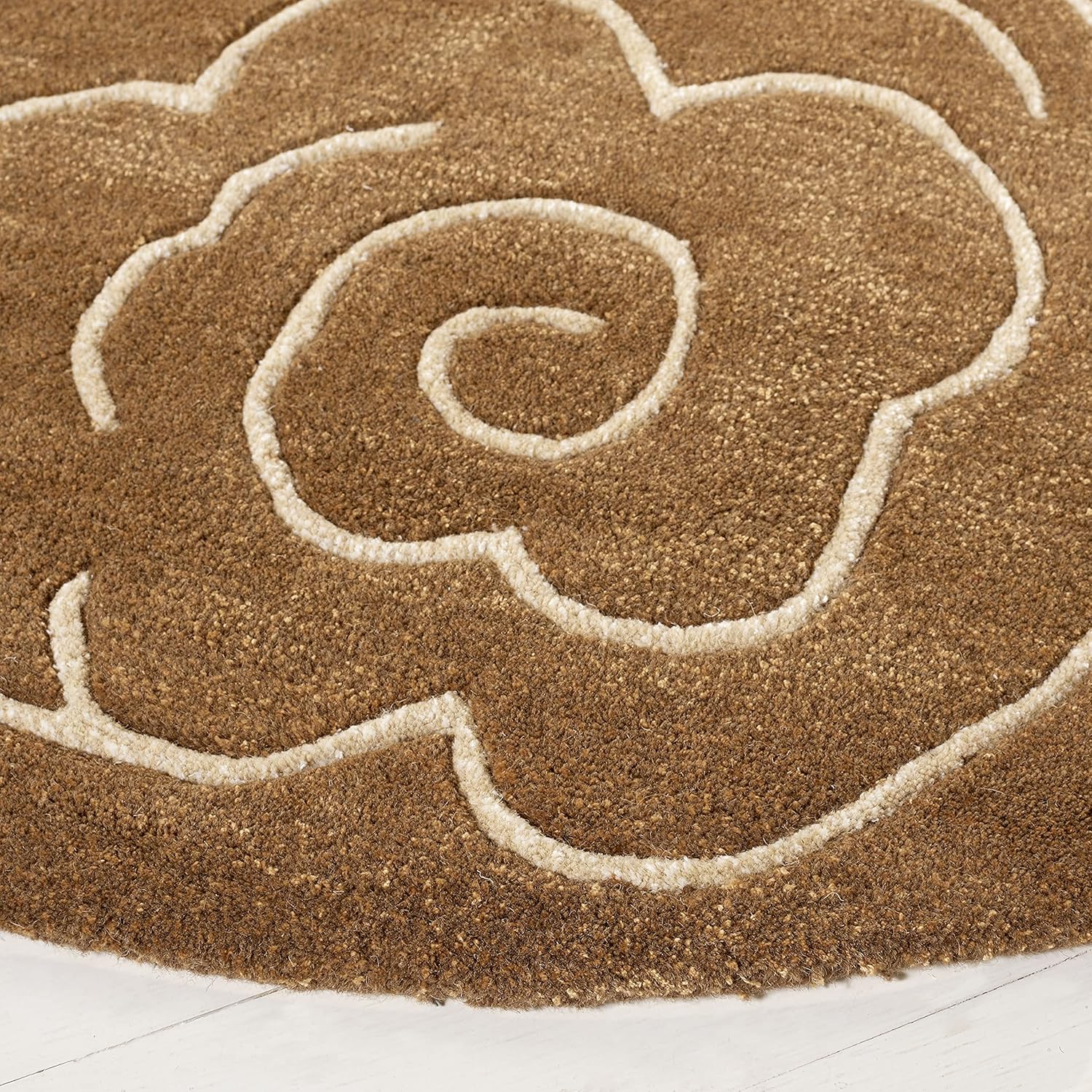SAFAVIEH Soho Collection 6' Round Brown / Ivory SOH812C Handmade Premium Wool & Viscose Area Rug