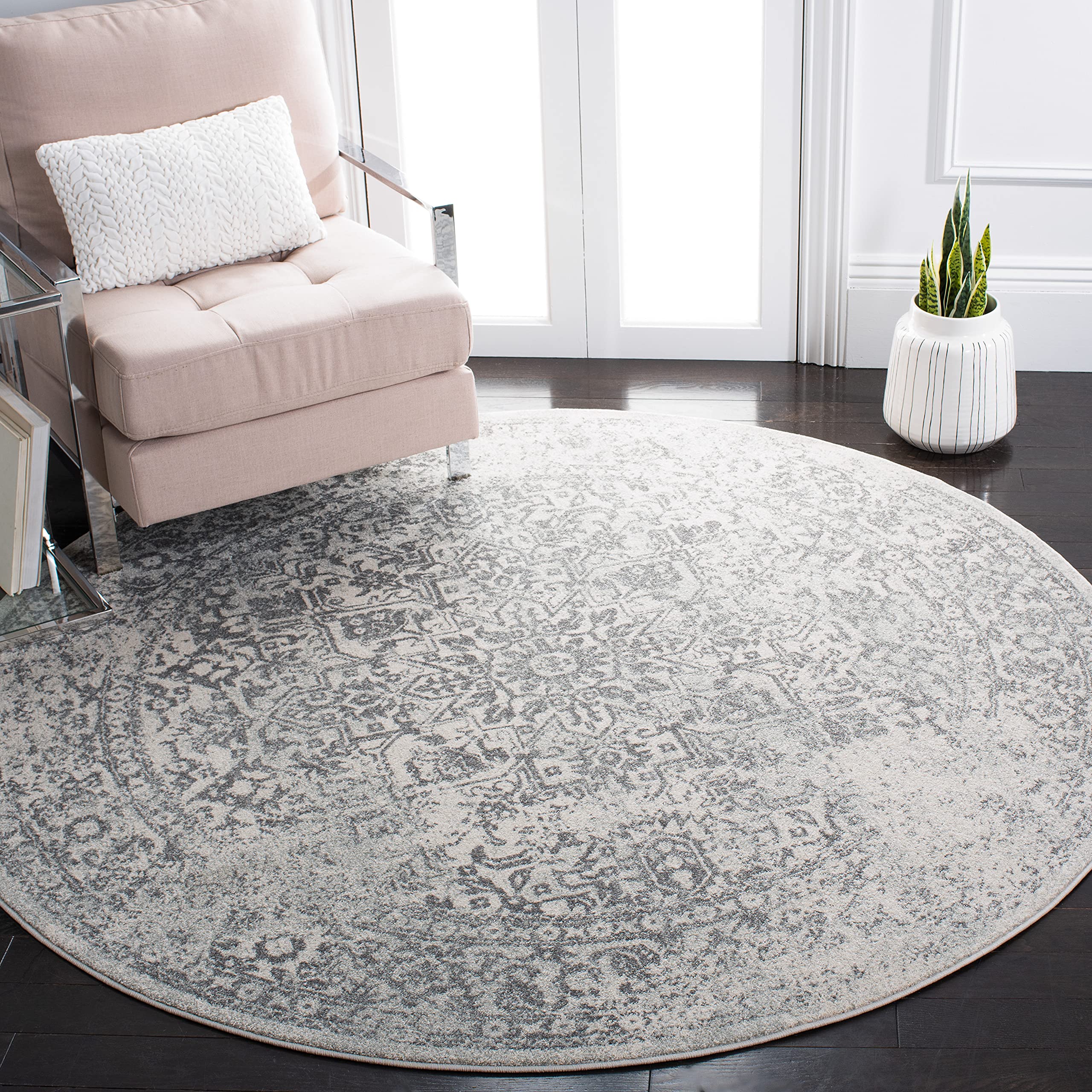 SAFAVIEH Evoke Collection Area Rug - 3' Round, Ivory & Grey, Distressed Design, Non-Shedding & Easy to Clean, Ideal for Foyer, Bedroom, Accent Space (