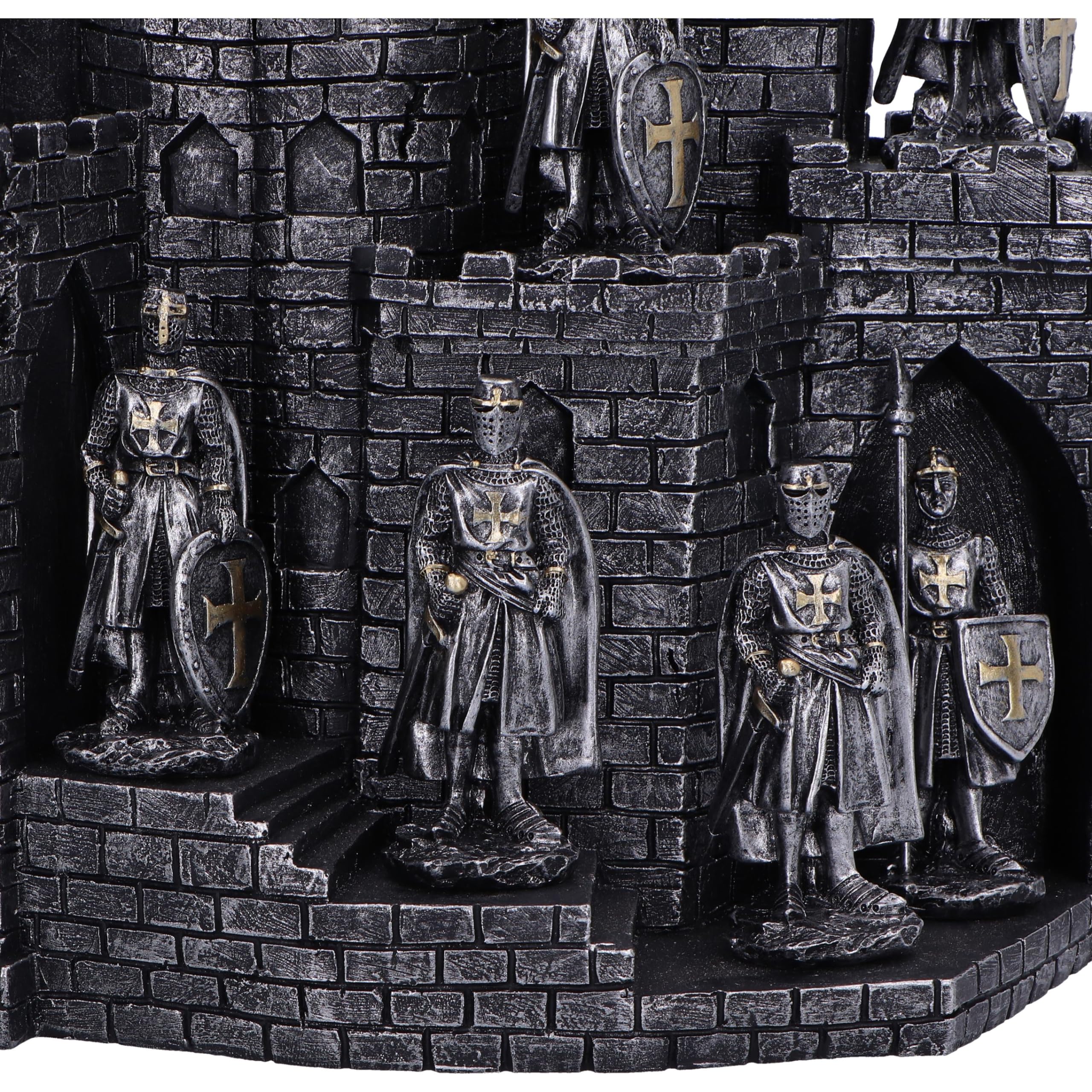 Nemesis Now Présentoir Chevaliers de la Tour avec 48 Figurines Château médiéval en résine argentée Peint à la Main 25 cm