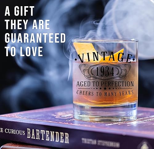 Miniatura 2 de Spotted Dog Company Vaso de whisky de 11 onzas con estampado vintage de 1934  Bourbon envejecido a la perfección  Regalos escoceses de cumpleaños 89