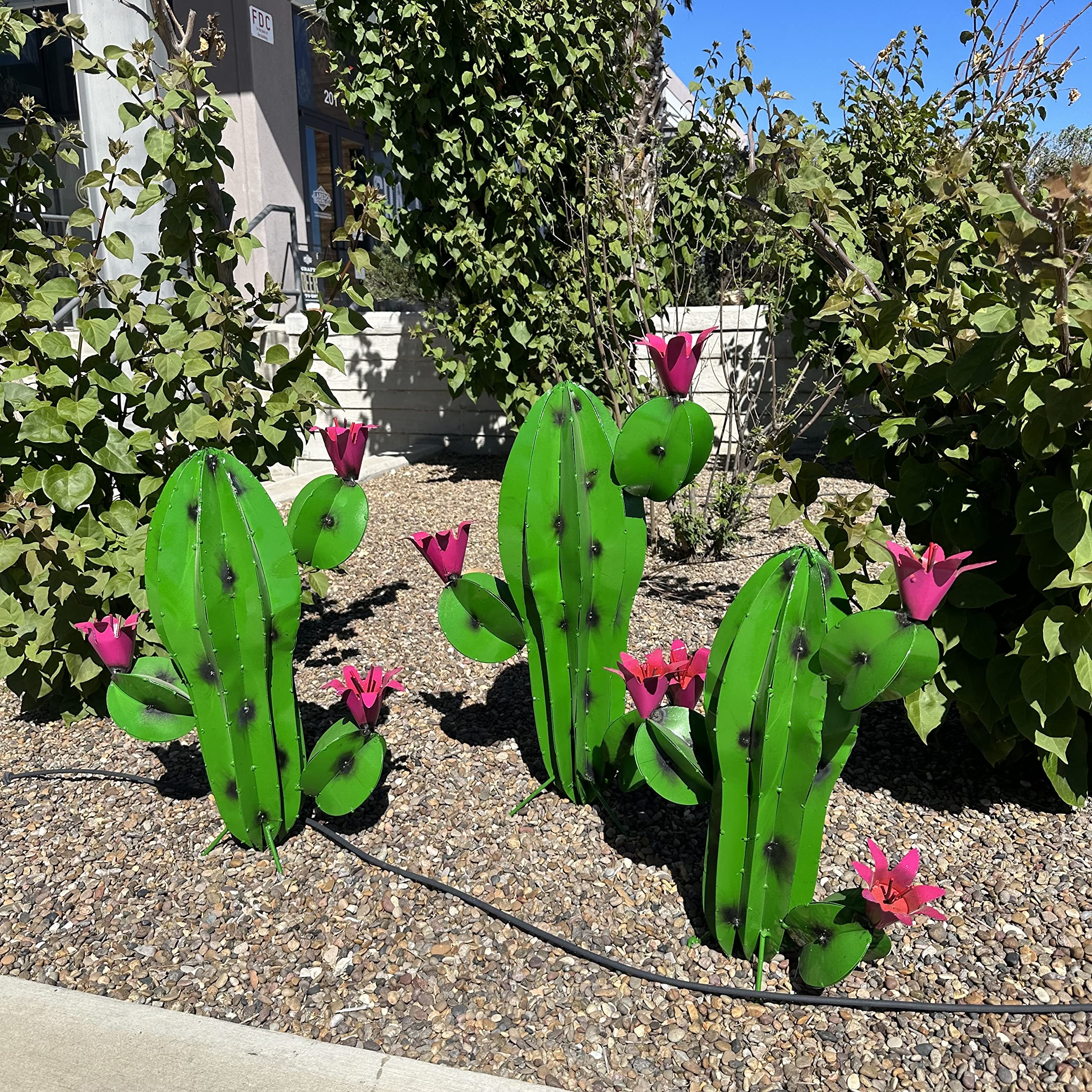 Metal Peanut Cactus - Garden Art (Green (18 inches))