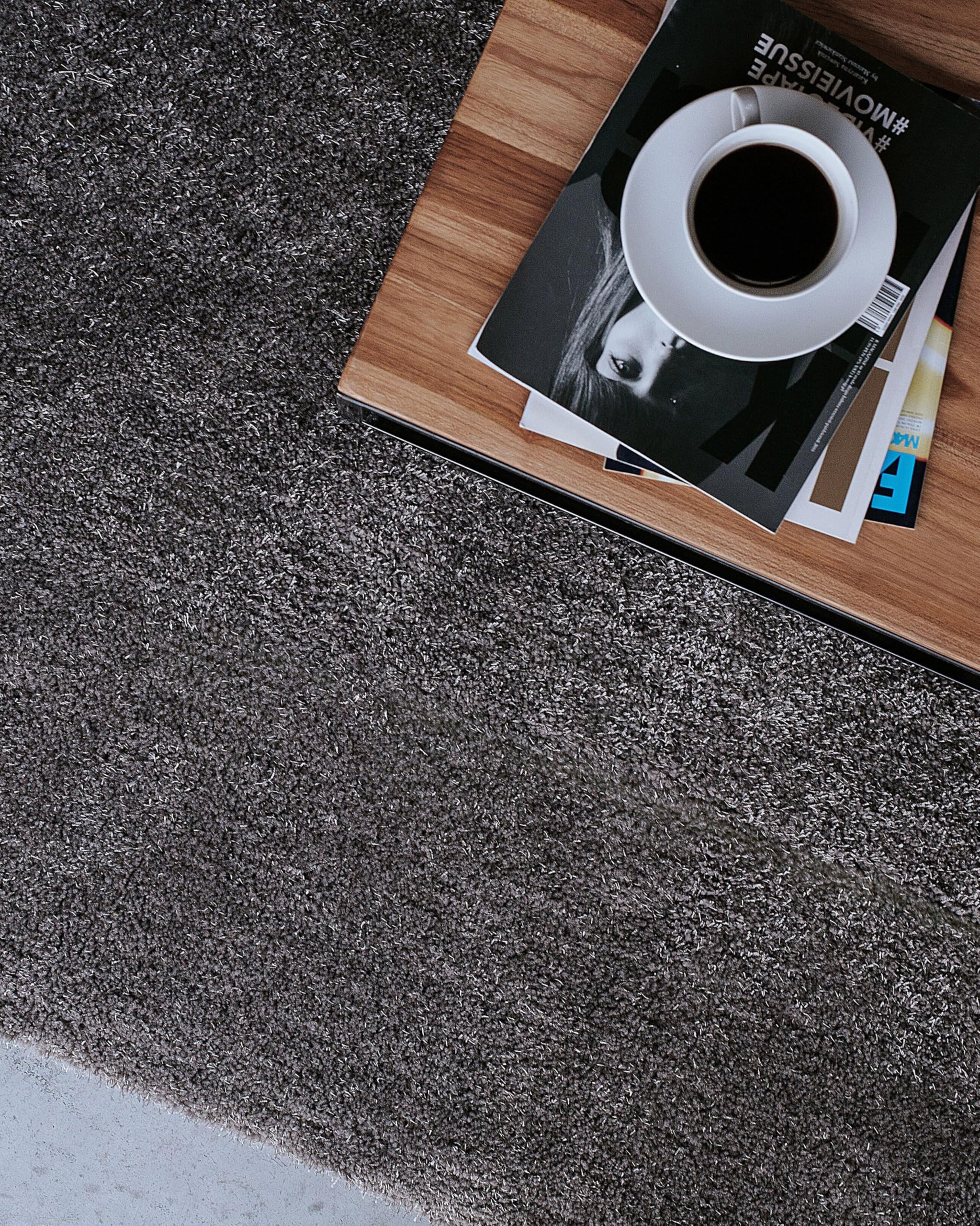 Beliani Tapis Poils Longs Shaggy Gris Foncé en Polyester et Coton Très Doux au Toucher pour Chambre ou Salon au Style Moderne 80 x 150 cm