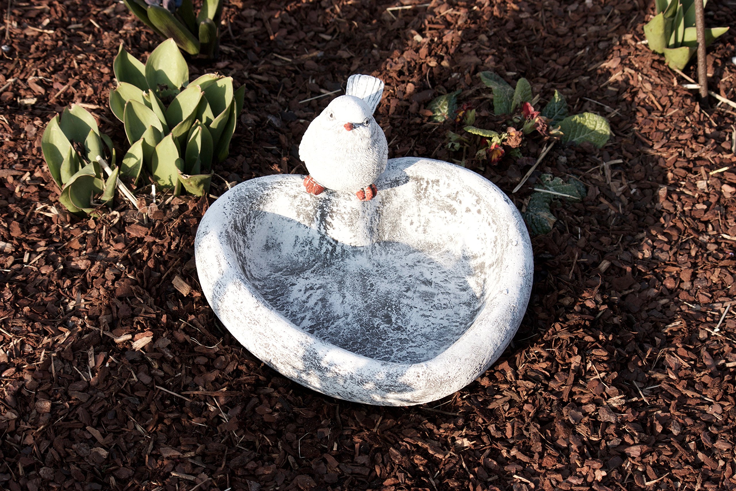 stoneandstyle Vogeltränke Herz mit Steinfigur Vogel, Garten Deko, massiver Steinguss, frostfest bis -30°C