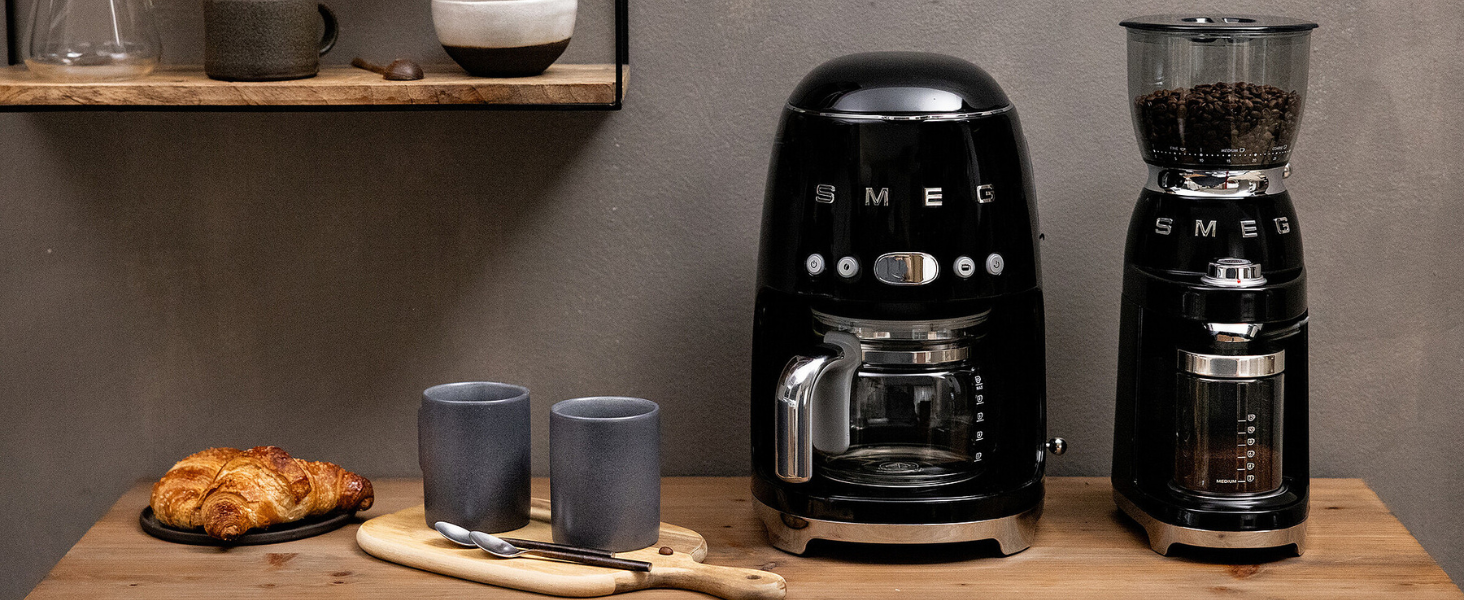 SMEG Cafetière programmable DCF02PGEU pas cher