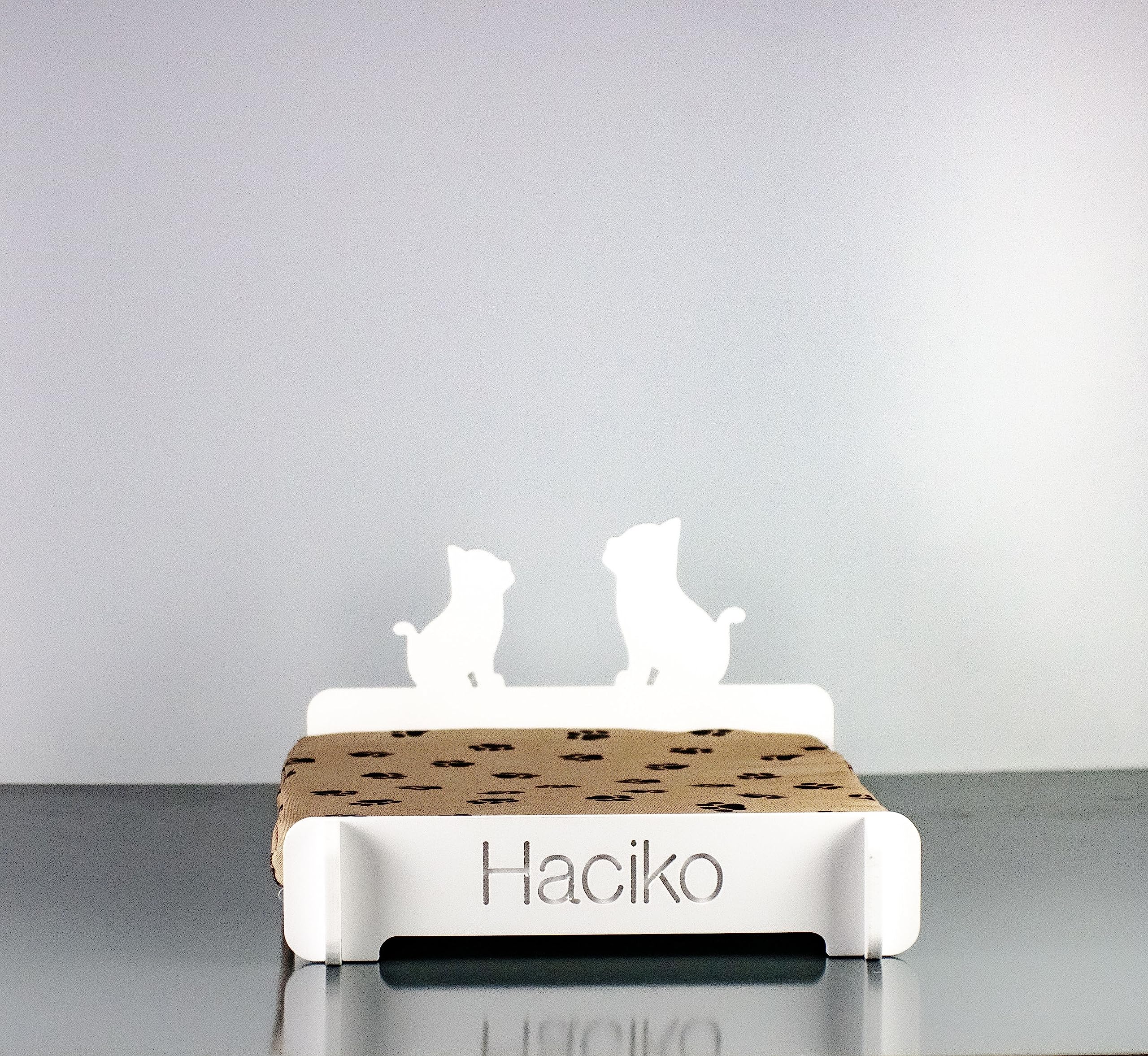 Lettino Personalizzato per Cani in Forex da 10 mm - Letto per Cane Personalizzabile con Nome e Foto - Cuccia Cane Personalizzata Dimensioni 63x25x42 cm